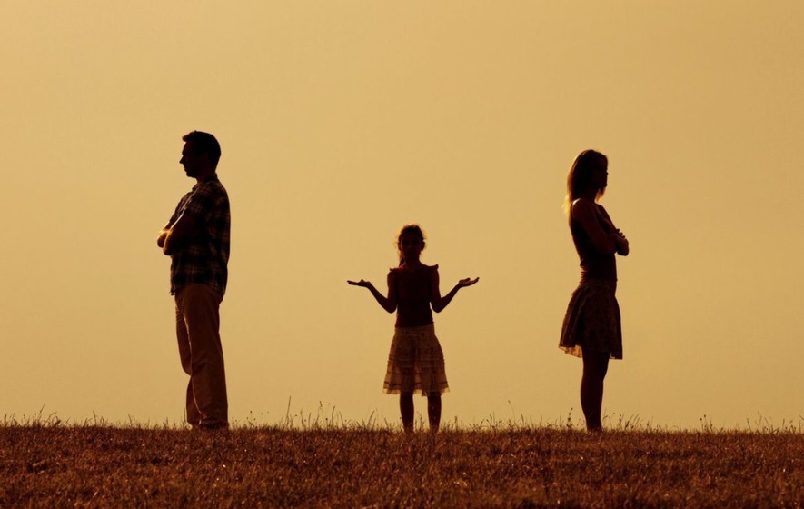 বাবা-মায়ের বিচ্ছেদের প্রভাব কাটাতে শিশুকে যেভাবে সহায়তা করবেন