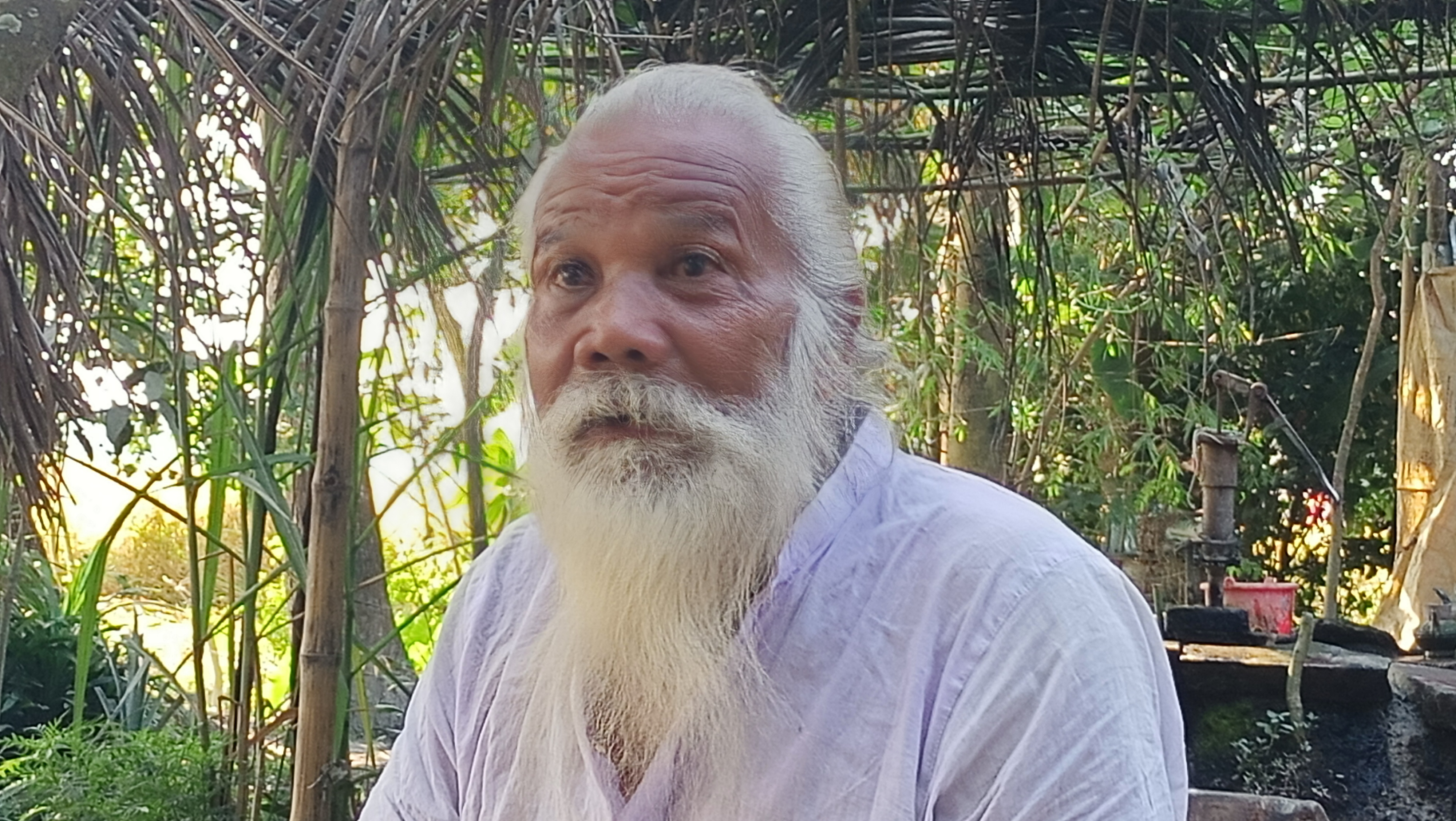 শরীরের ব্যথা কমলেও মনের ব্যথা যাচ্ছে না চারণকবি রাধাপদ রায়ের