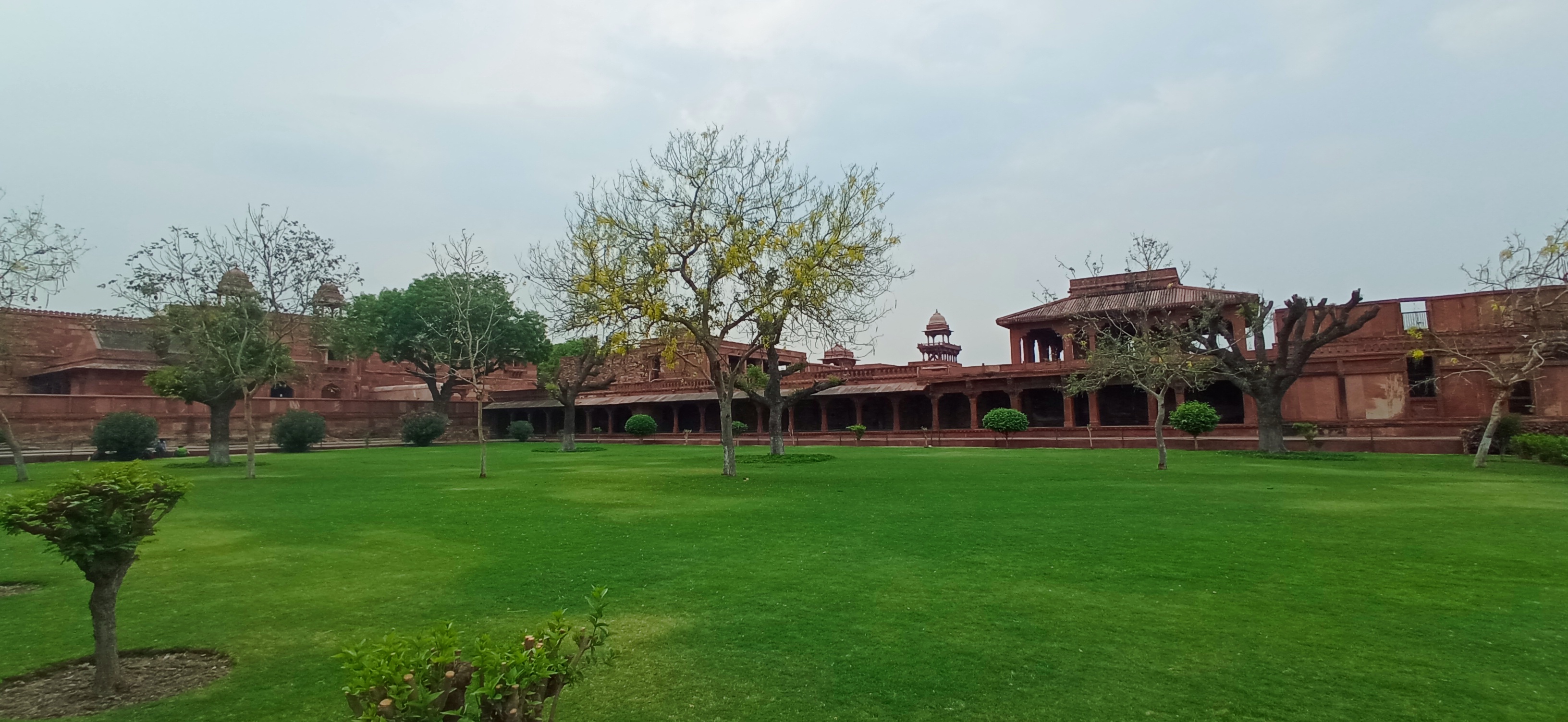 ইতিহাস ও নান্দনিকতার রহস্যে ঘেরা ফতেপুর সিক্রি