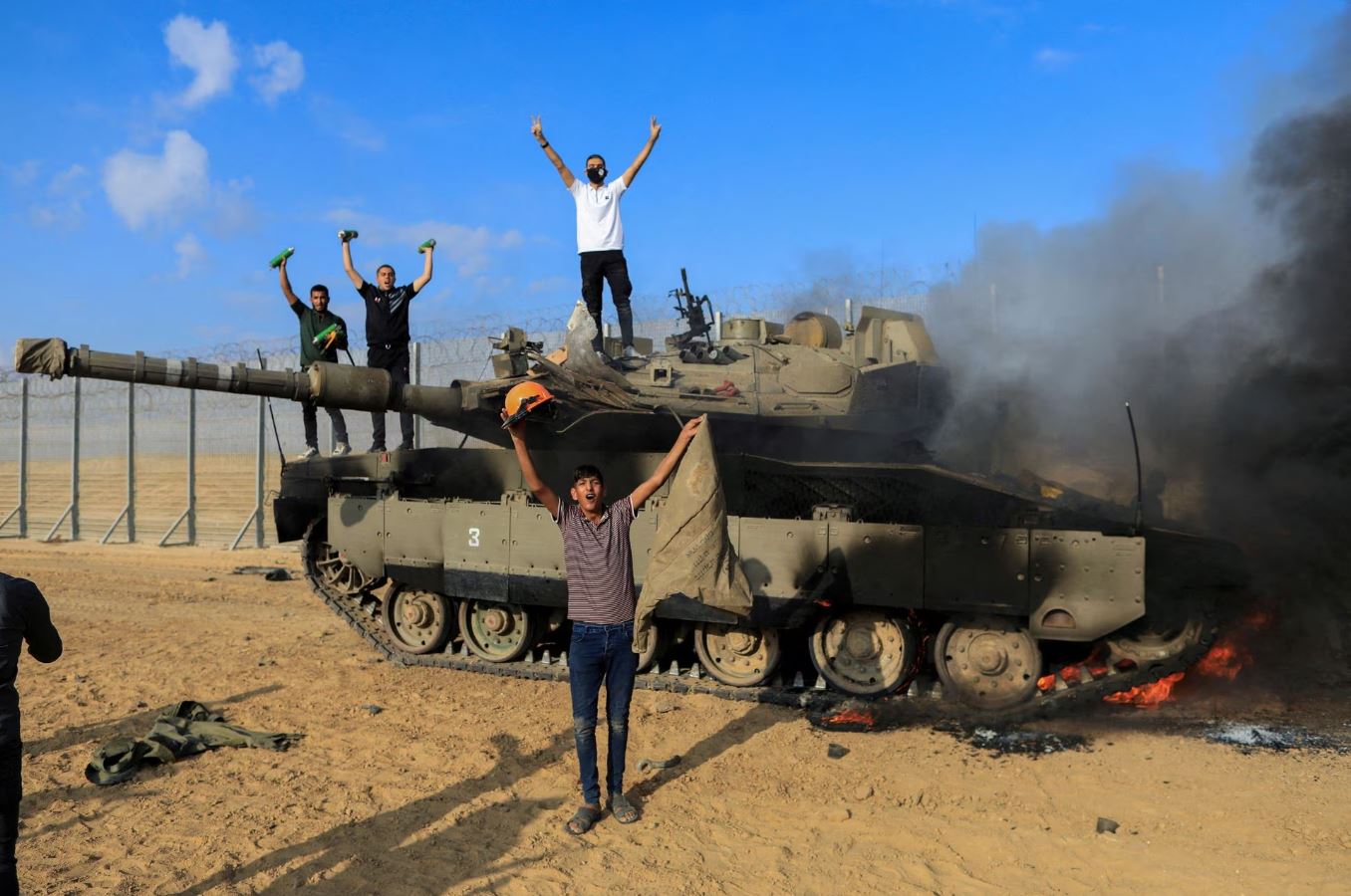 গাজায় সামরিক-বেসামরিক নাগরিকদের জিম্মি থাকার কথা স্বীকার করল ইসরায়েল