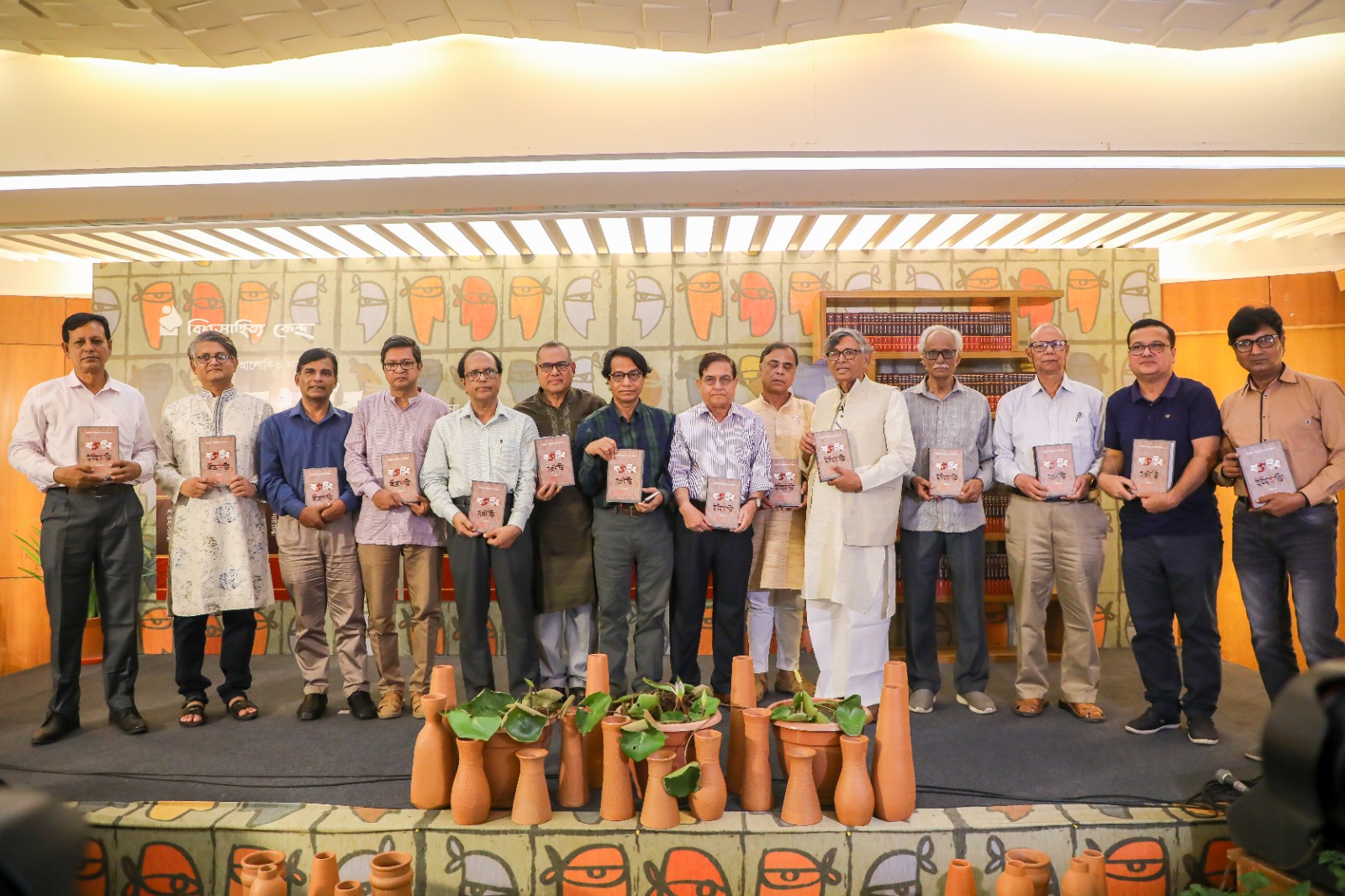 ২০৮ খণ্ডে ৭৪ হাজার পৃষ্ঠায় বাঙালির ২০০ বছরের ইতিহাস