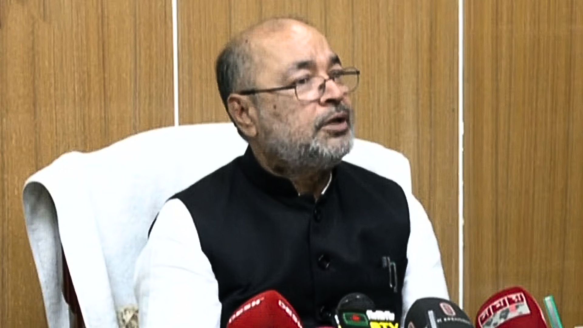 ‘১০ জেলার বাসিন্দাদের রাত ৮টার মধ্যে আশ্রয়কেন্দ্রে যেতে বলা হয়েছে’