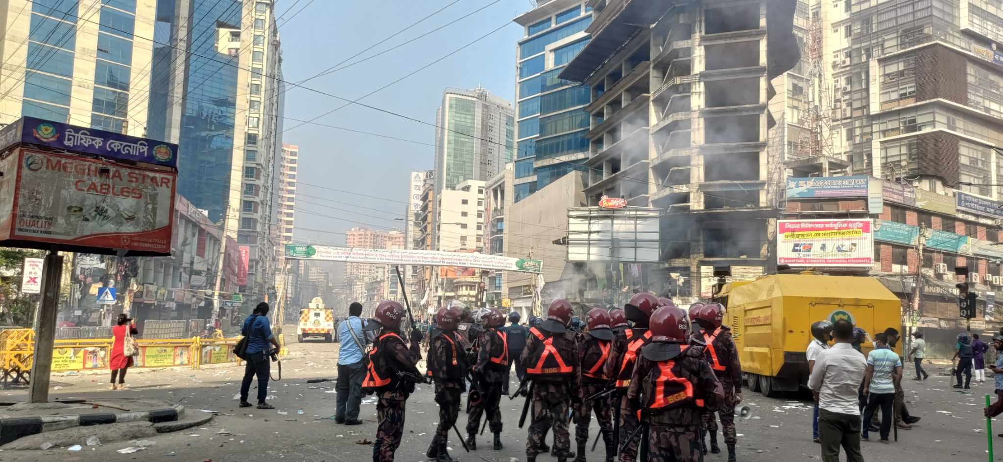 পুলিশ-বিএনপি সংঘর্ষ, কাকরাইলে বিজিবি মোতায়েন