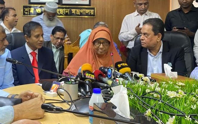 পোশাকশ্রমিকদের ন্যূনতম মজুরি সাড়ে ১২ হাজার নির্ধারণ, দাবি ছিল ২৩ হাজার