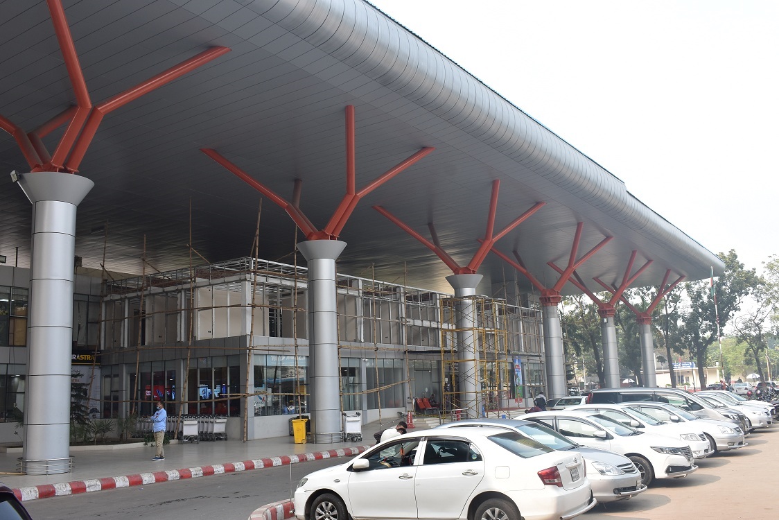 ঘন কুয়াশায় সৈয়দপুর বিমানবন্দরে সাড়ে ৫ ঘণ্টা ফ্লাইট ওঠানামা বন্ধ