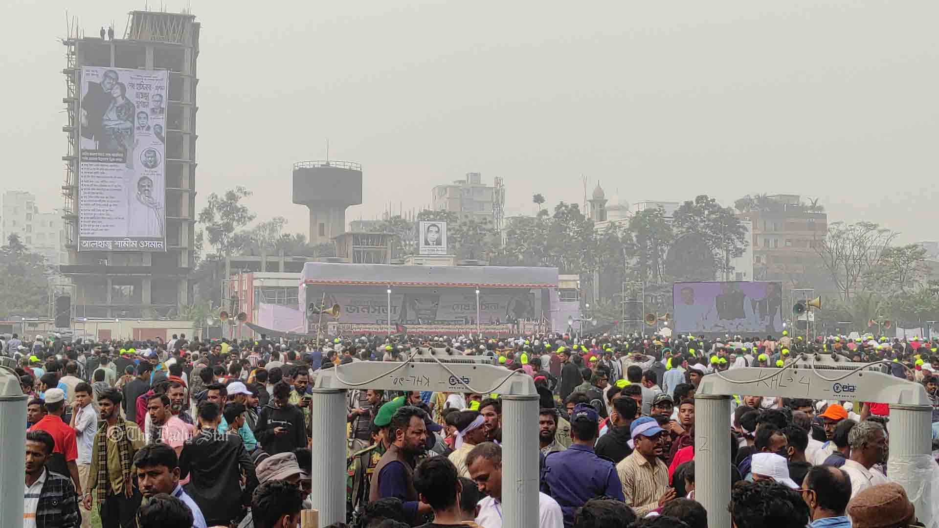 নারায়ণগঞ্জে প্রধানমন্ত্রীর নির্বাচনী জনসভায় নেতাকর্মীদের ঢল