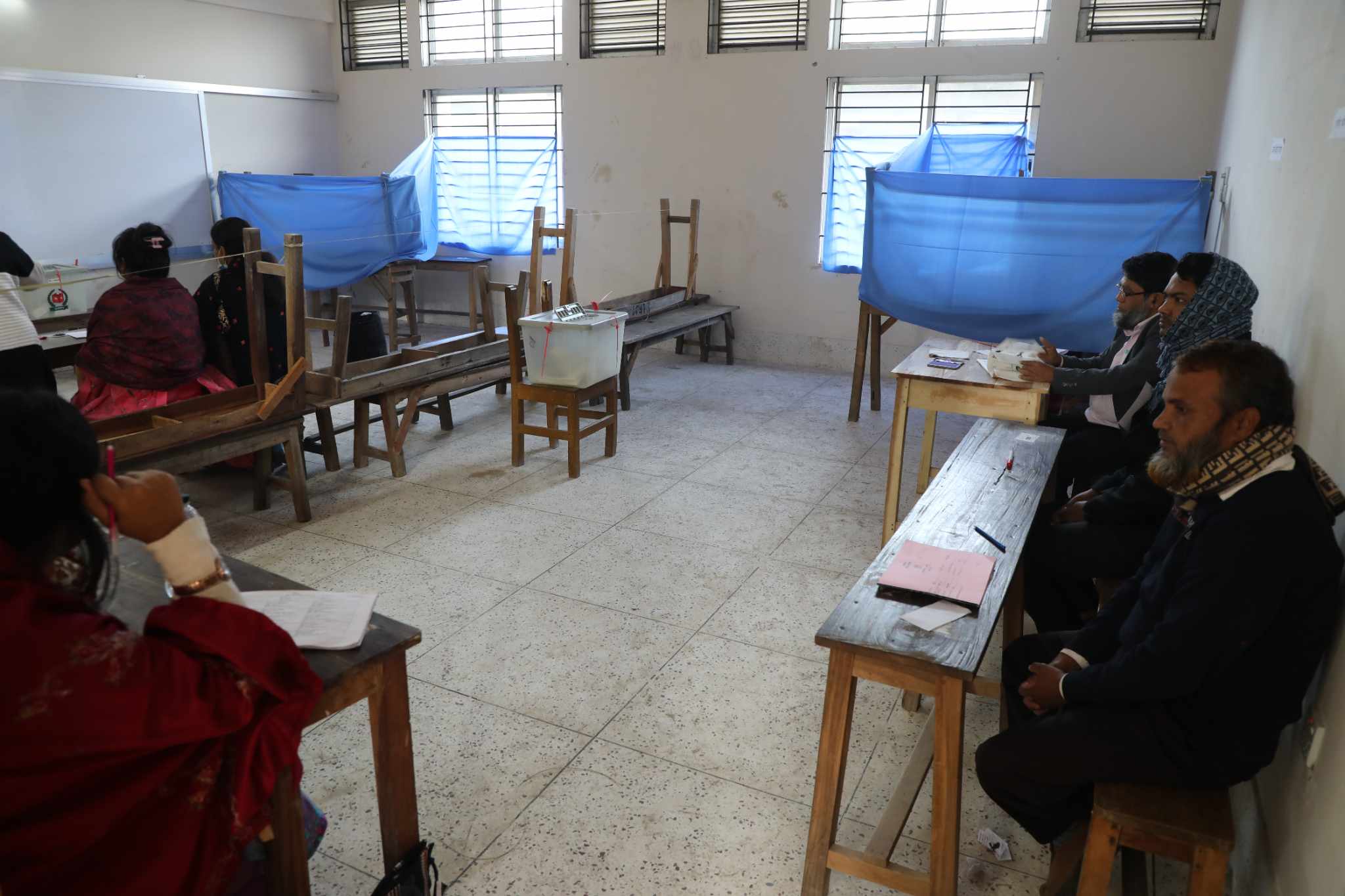 প্রথম ২ ঘণ্টায় ভোটার উপস্থিতি কম