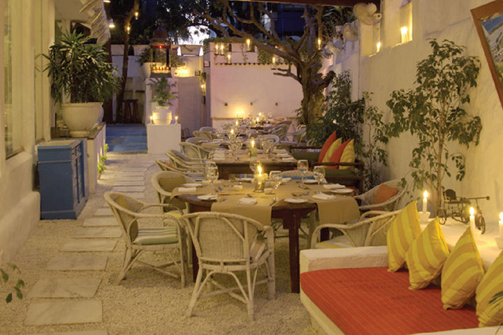 মুম্বাইয়ের যেসব রেস্তোরাঁয় বসে বলিউড তারকাদের মিলনমেলা