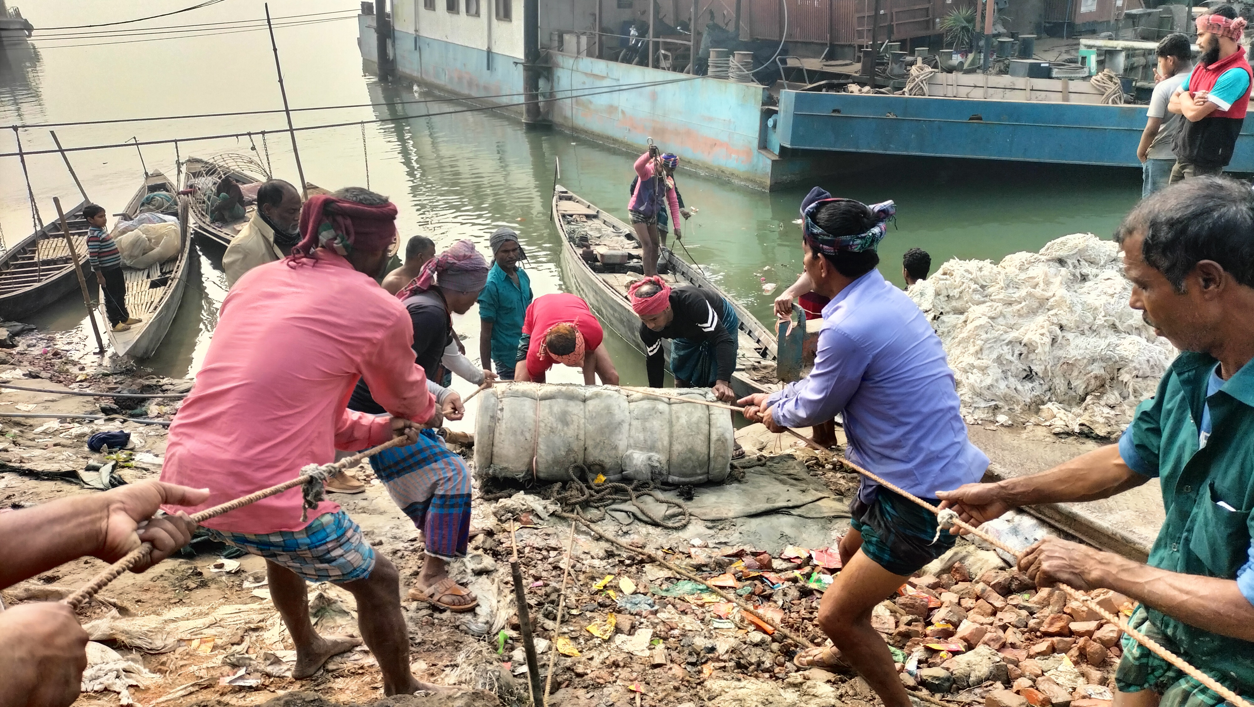 ২ দিনে কিছুই উদ্ধার করতে পারেনি হামজা-রুস্তম-প্রত্যয়
