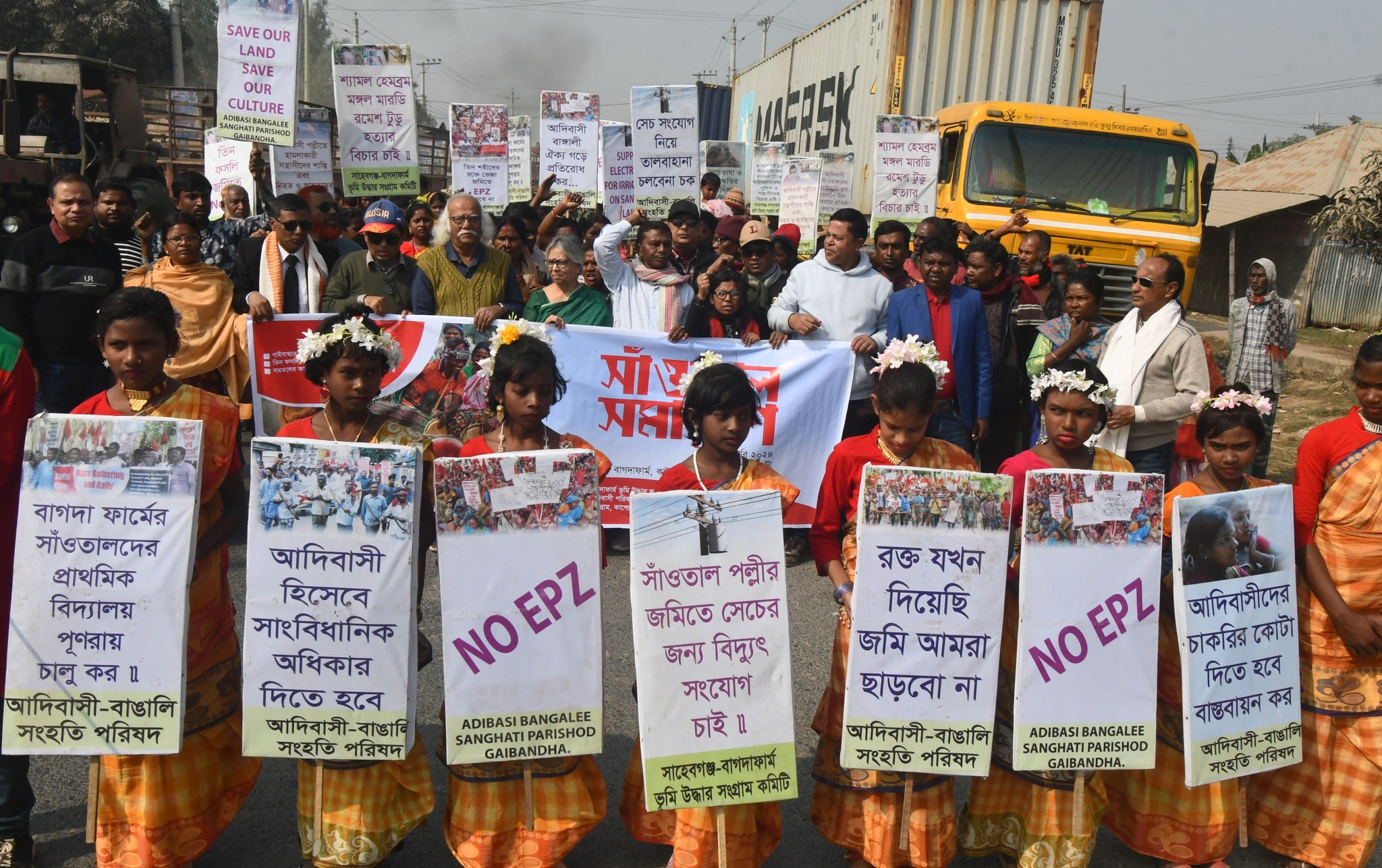 ‘সাঁওতালদের জমি তিন ফসলি জমি অধিগ্রহণের পাঁয়তারা বন্ধ করতে হবে’