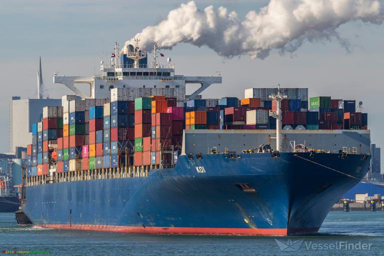 লোহিত সাগরে মার্কিন জাহাজে হামলার দাবি হুতিদের, পাল্টা হামলা যুক্তরাষ্ট্রের