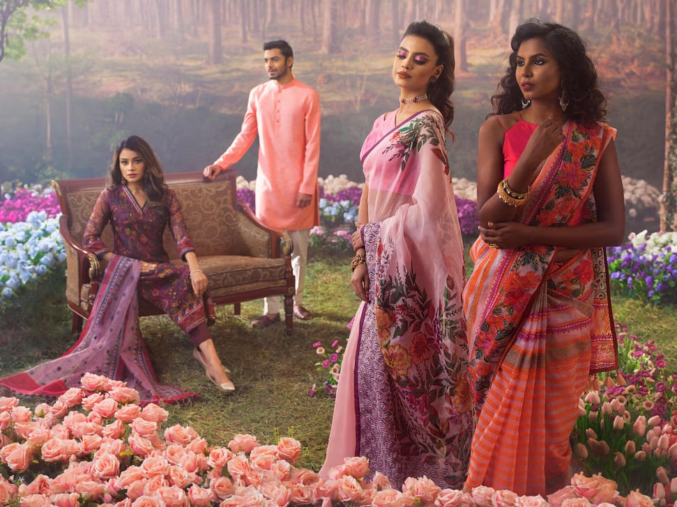 সাজপোশাকে ভালোবাসা দিবসের আমেজ