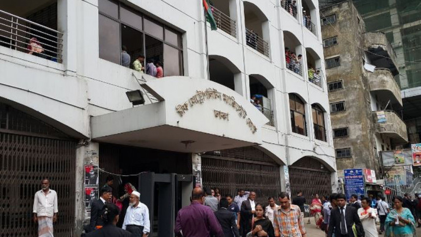 সচিবালয় ঘেরাও: গ্রেপ্তার ৩০৩ আনসার সদস্যকে নেওয়া হয়েছে আদালতে