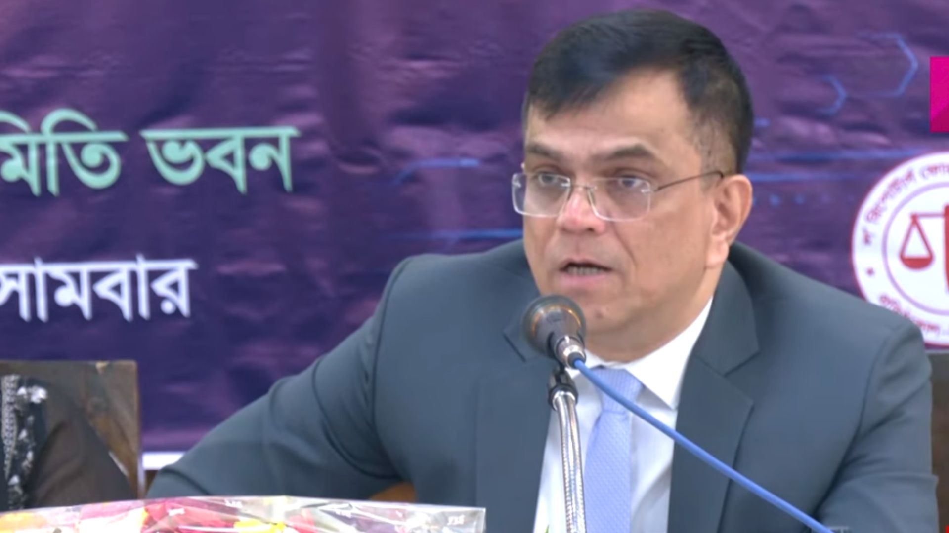 সাইবার আইনের ৫টি ধারা সাংবাদিকদের বিপদে ফেলতে পারে: বিচারপতি শেখ হাসান আরিফ