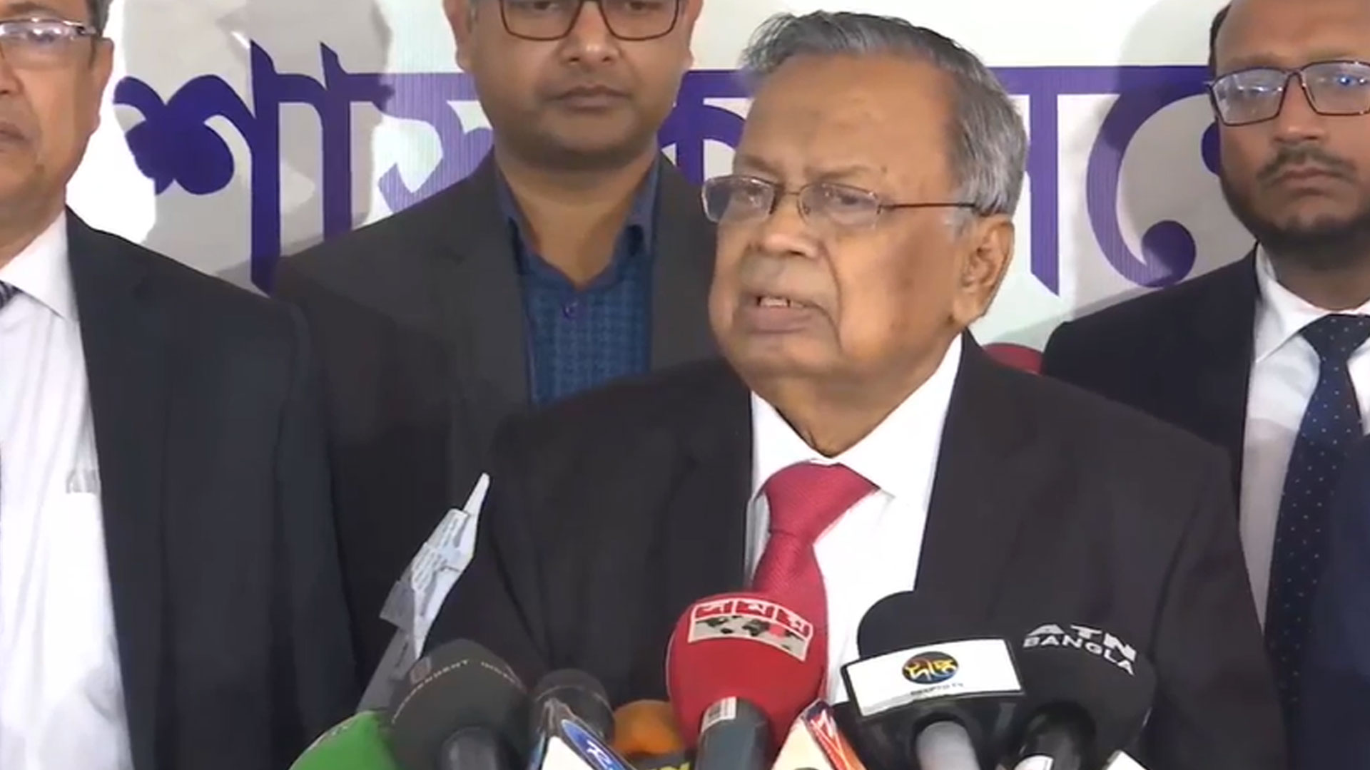 ‘খালি মূল্যস্ফীতিটাই উদ্বেগ হয়ে গেল, আর কিছু না?’