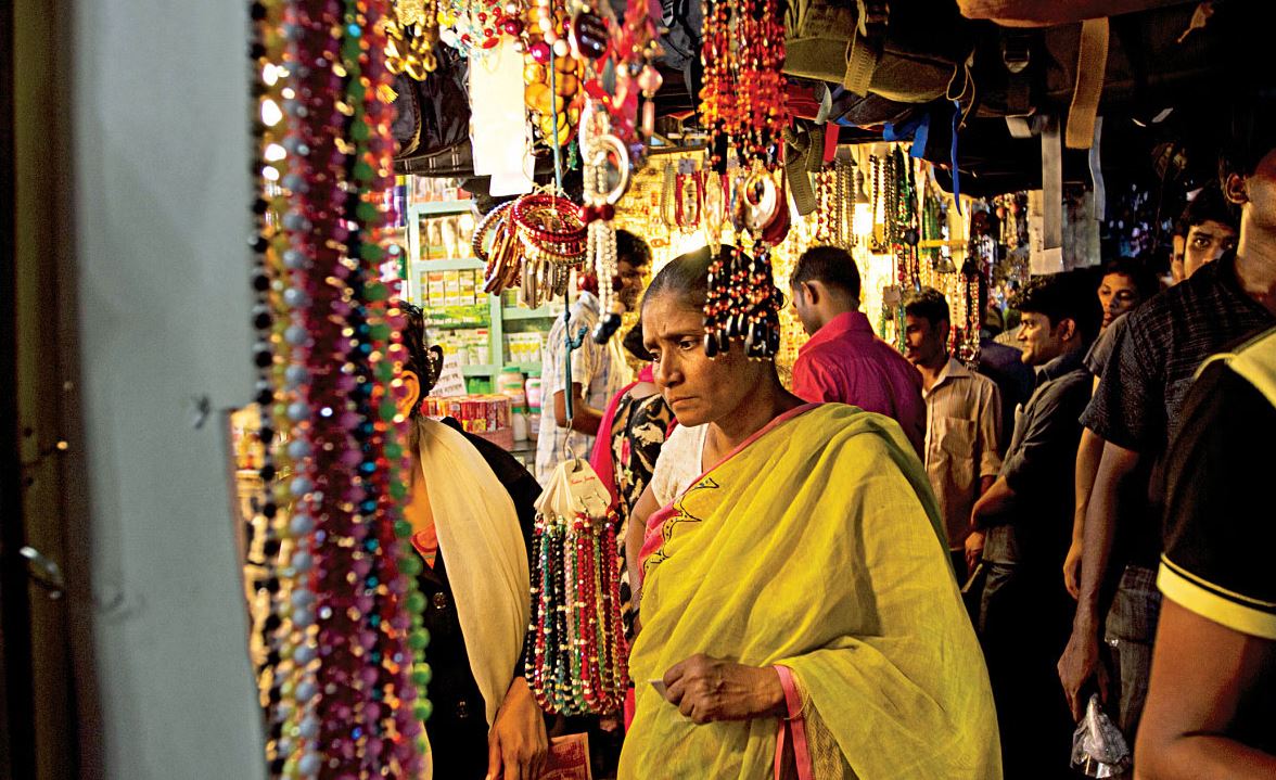 ঢাকায় বাজেট শপিং