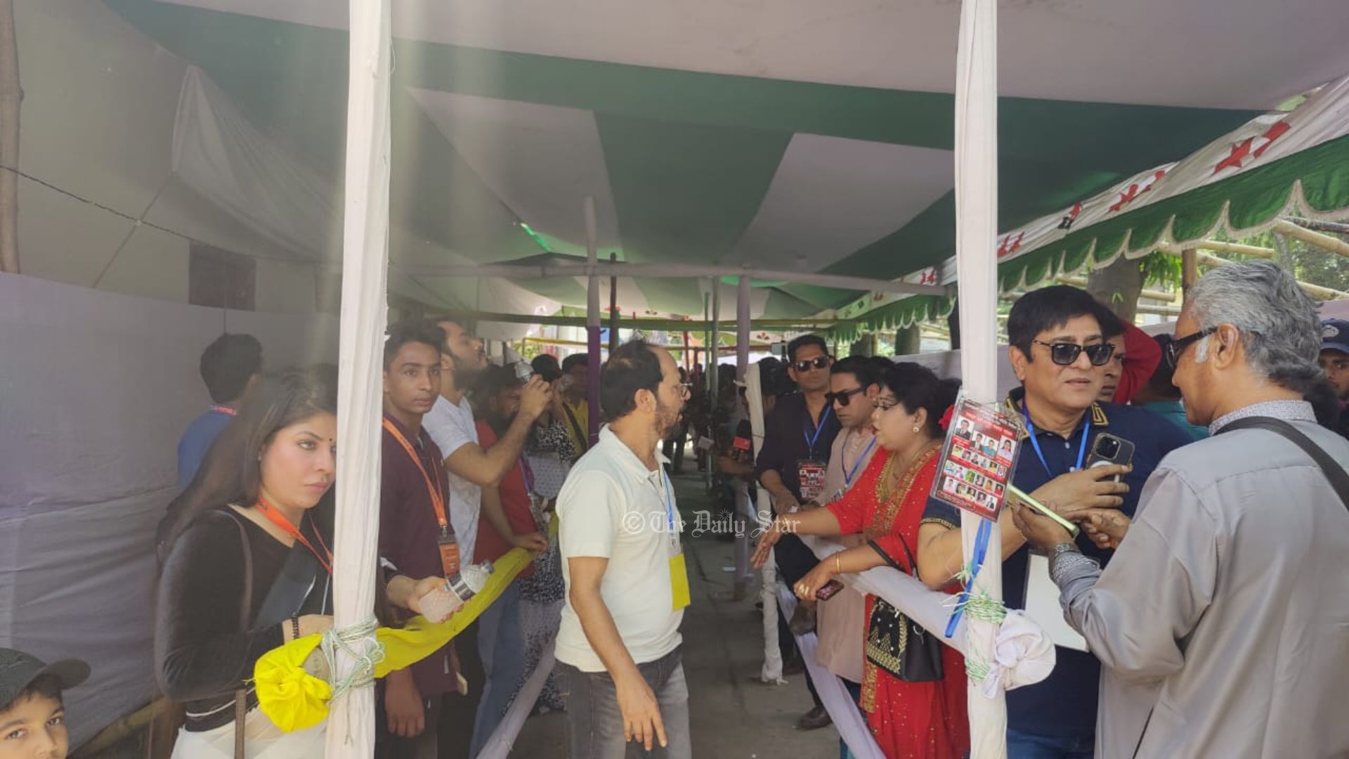 শিল্পী সমিতির ভোটে নেই তারকাশিল্পীরা, নায়ক রুবেলের ক্ষোভ