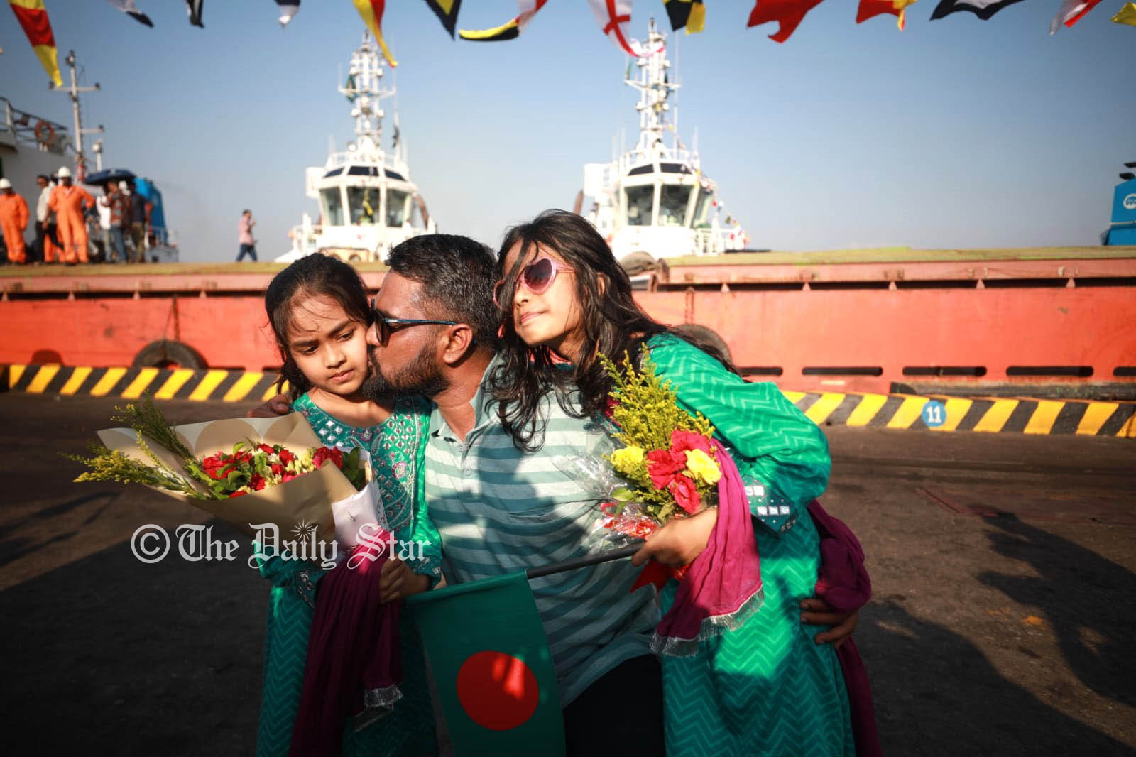চোখে পানি, মুখে হাসি—চট্টগ্রাম বন্দরের আজকের বিকেল