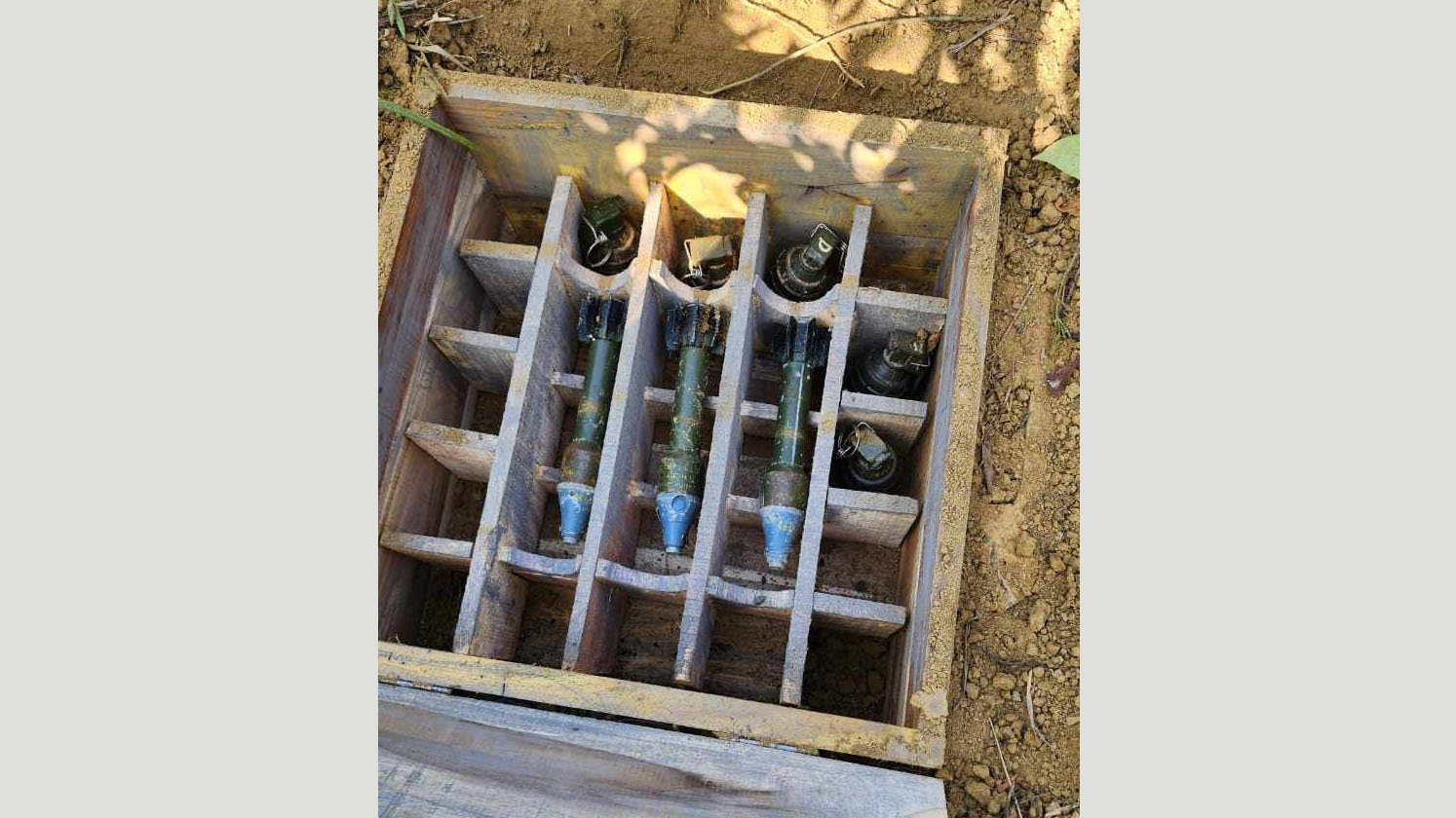 উখিয়ায় আরসার আস্তানা থেকে অস্ত্র, গ্রেনেড, রকেট শেলসহ গ্রেপ্তার ২