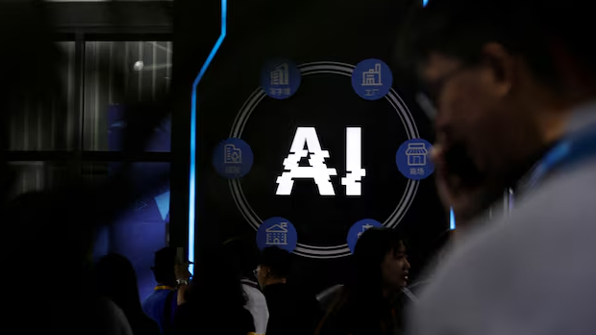 বাংলাদেশে স্বল্প দক্ষতার আইটি চাকরি কেড়ে নিচ্ছে এআই