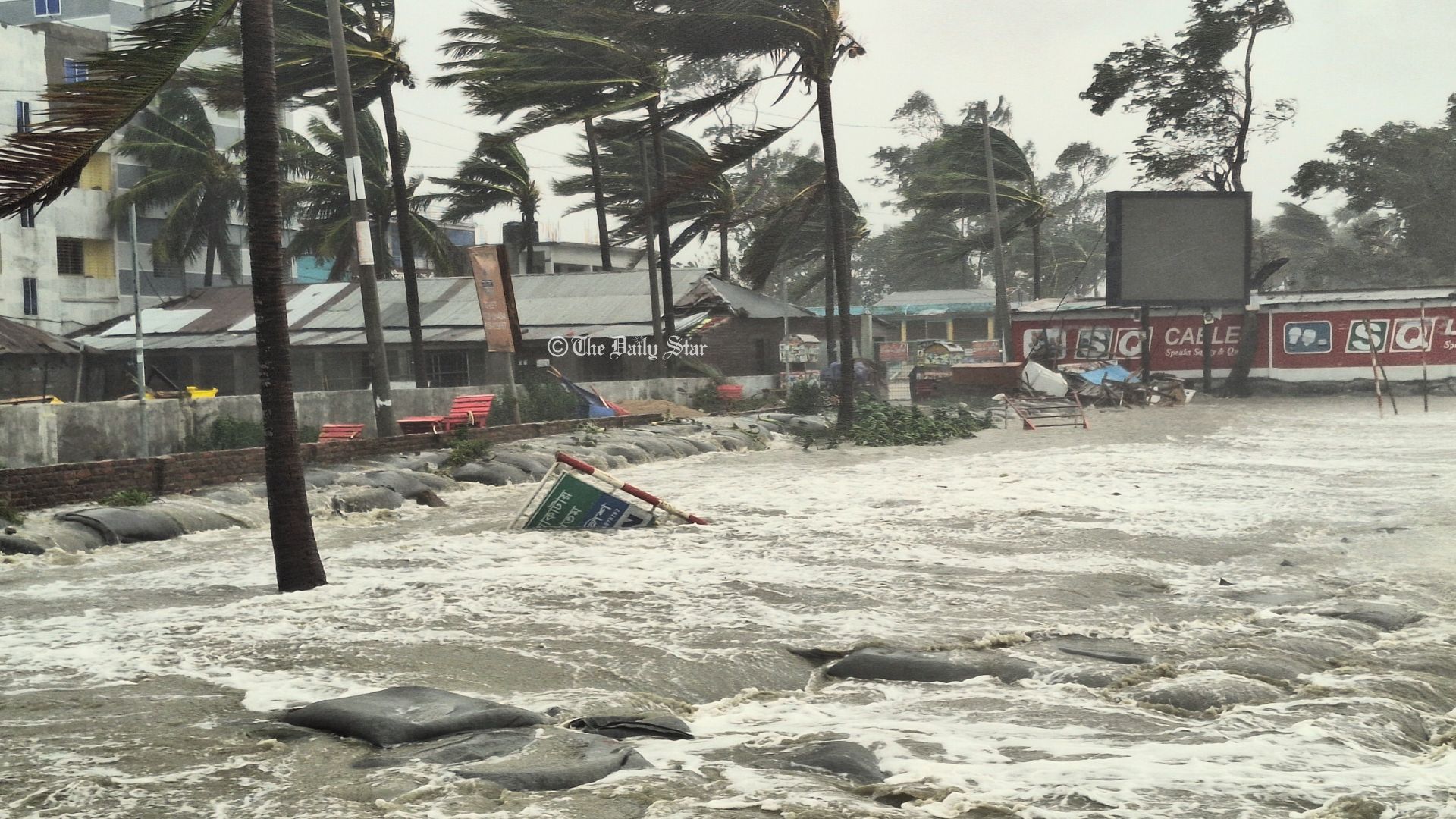 ঘূর্ণিঝড় রিমালে মৃত্যু বেড়ে ১০, ঘরবাড়ি বিধ্বস্ত ৩০ হাজারের বেশি
