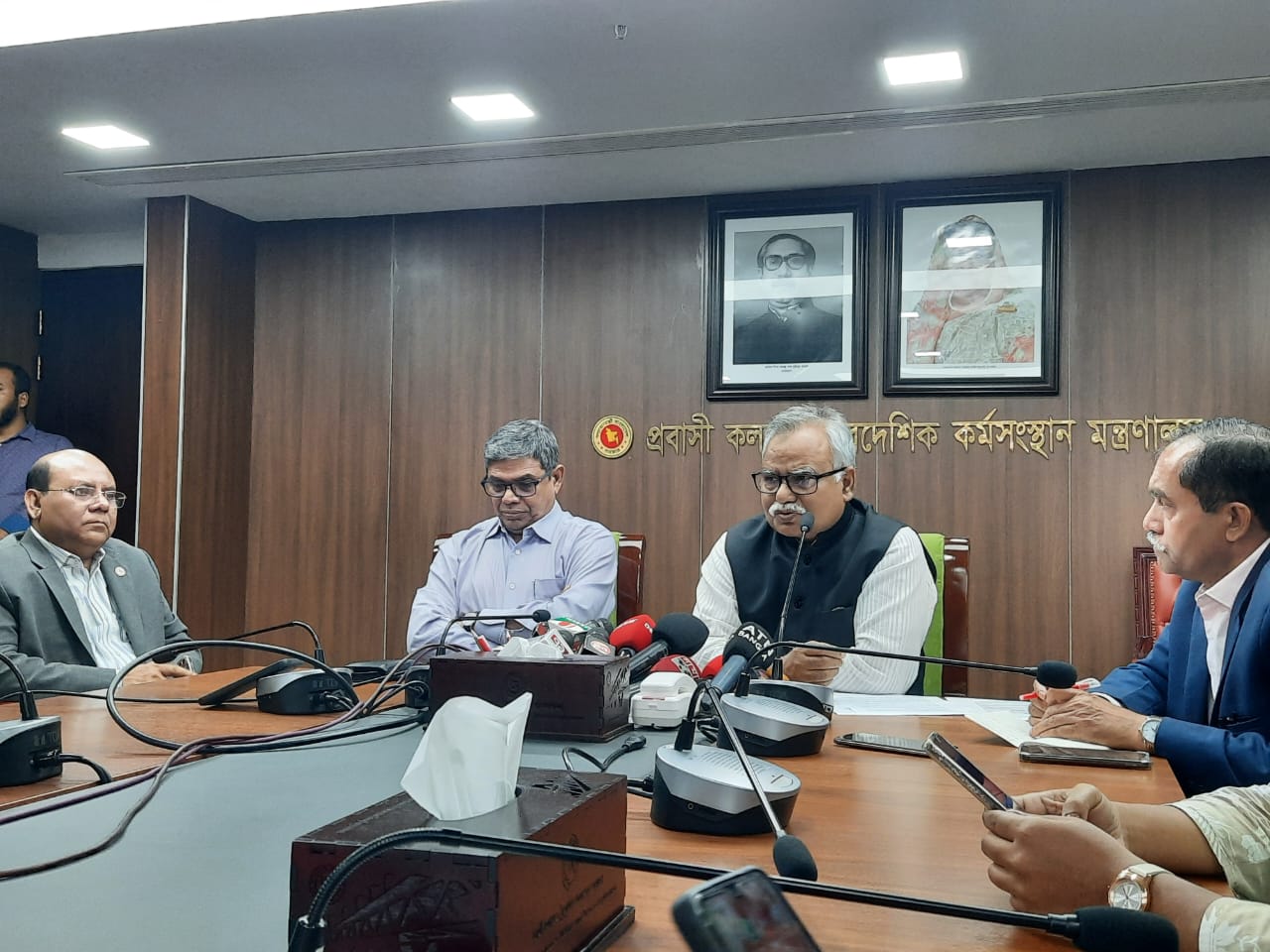 ‘মালয়েশিয়া যেতে পারেনি ১৭ হাজার কর্মী, দায়ীদের বিরুদ্ধে ব্যবস্থা নেওয়া হবে’