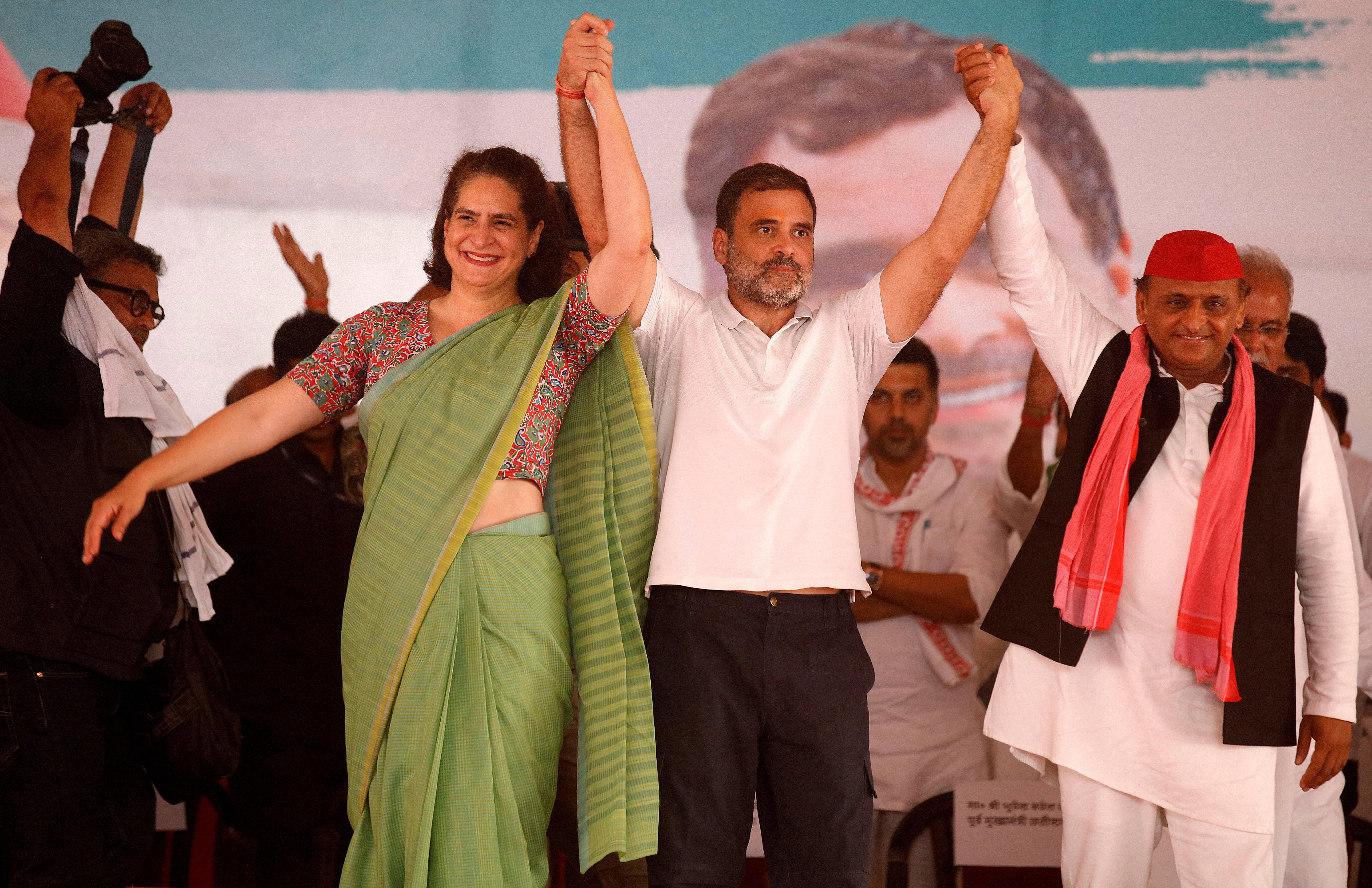 মোদির ঘাঁটি উত্তর প্রদেশে এগিয়ে রাহুলের জোট