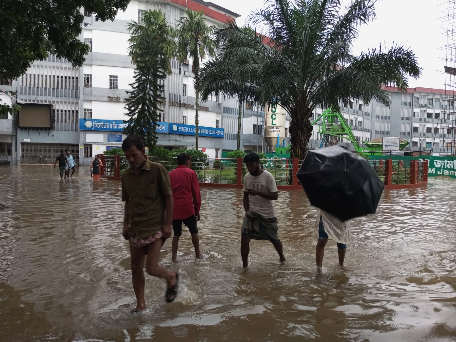 প্রবল বর্ষণ, বন্যা ও জলাবদ্ধতায় সিলেট-সুনামগঞ্জে ঈদ আনন্দে ভাটা