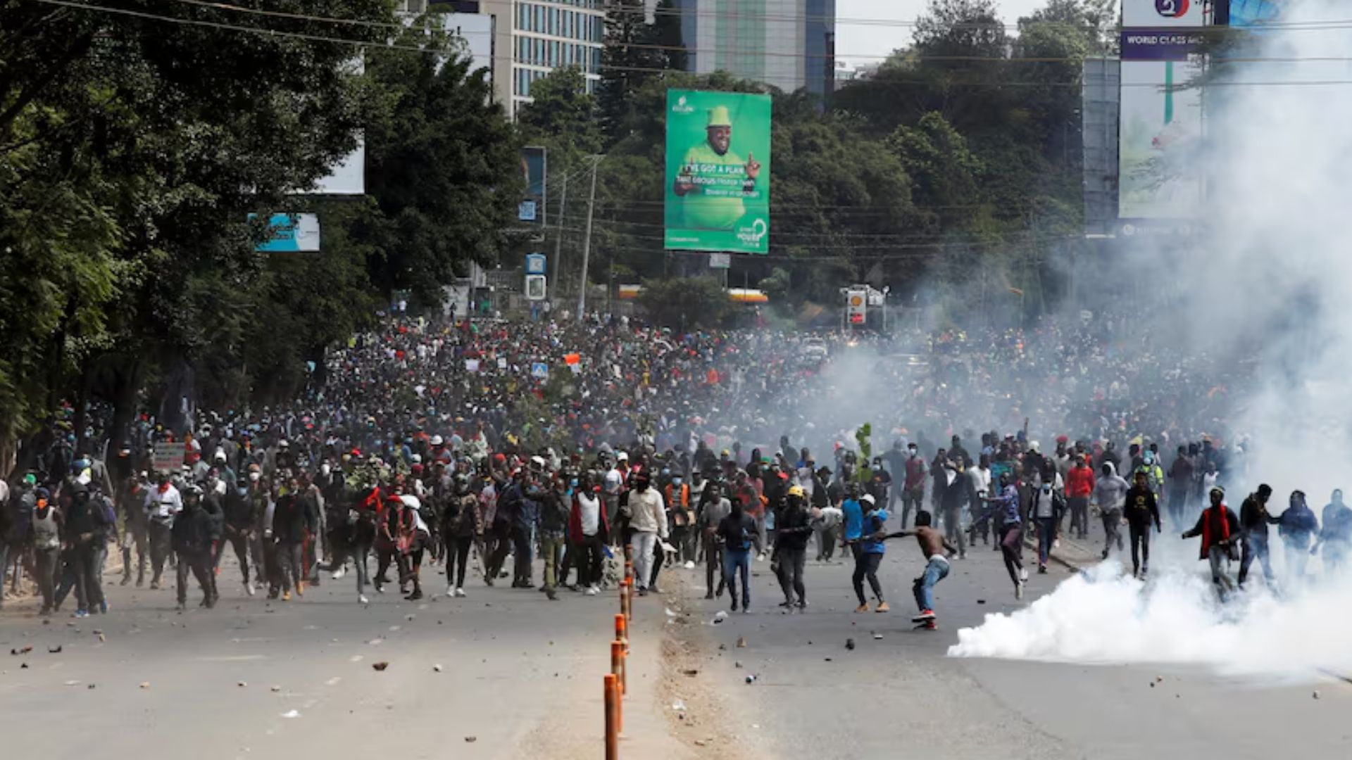 কেনিয়ায় নতুন কর আইনের প্রতিবাদে বিক্ষোভে পুলিশের গুলি, নিহত অন্তত ১০