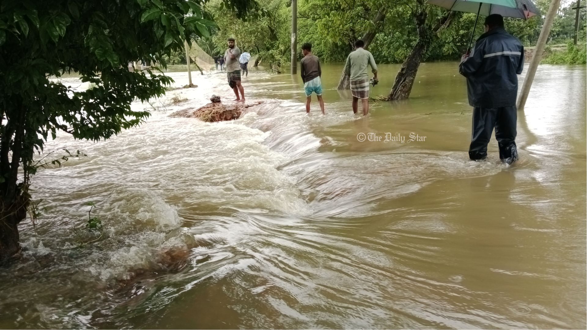 সিলেটে বন্যায় দুর্ভোগ বাড়ছে, আশ্রয়কেন্দ্রে ১৬ হাজার ২৭১ জন