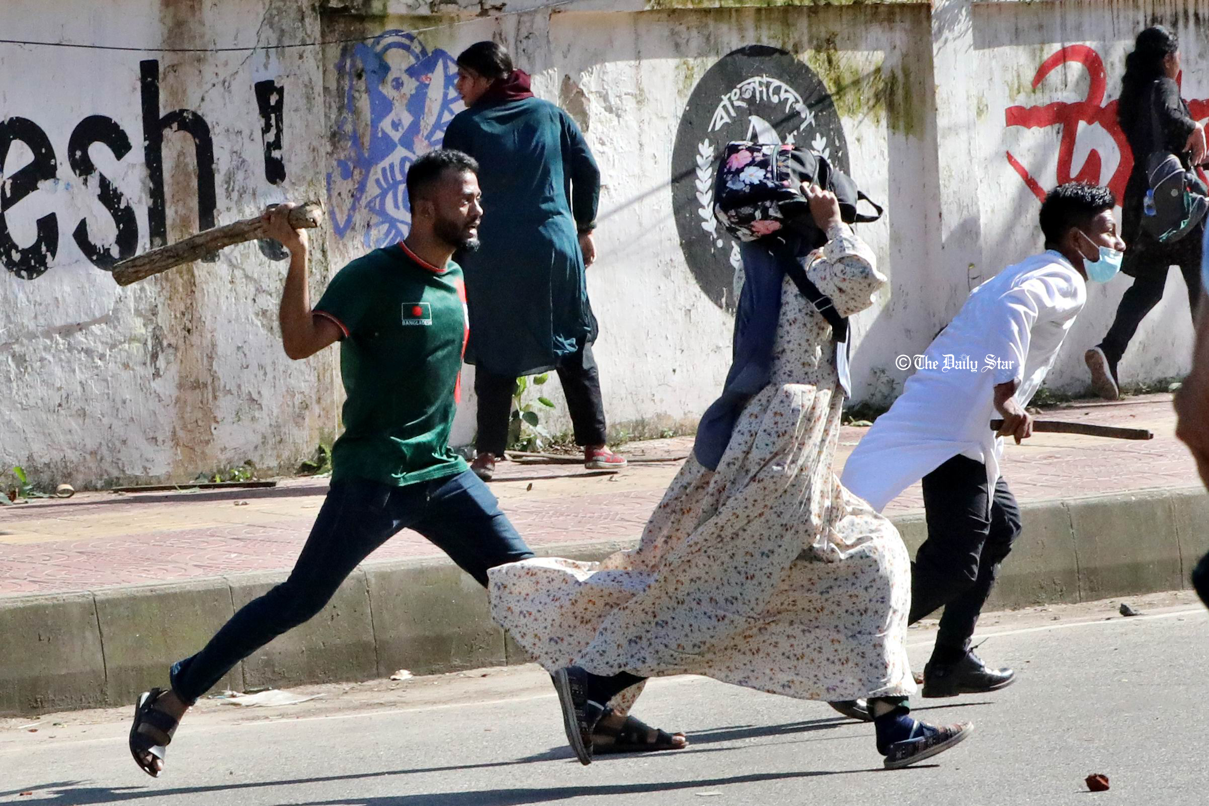 ছাত্রীদের বর্ণনায় ছাত্রলীগের হামলা