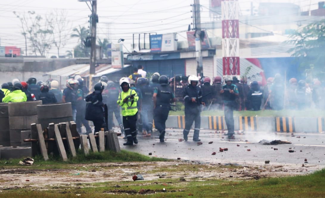খুলনায় এখন যা চলছে