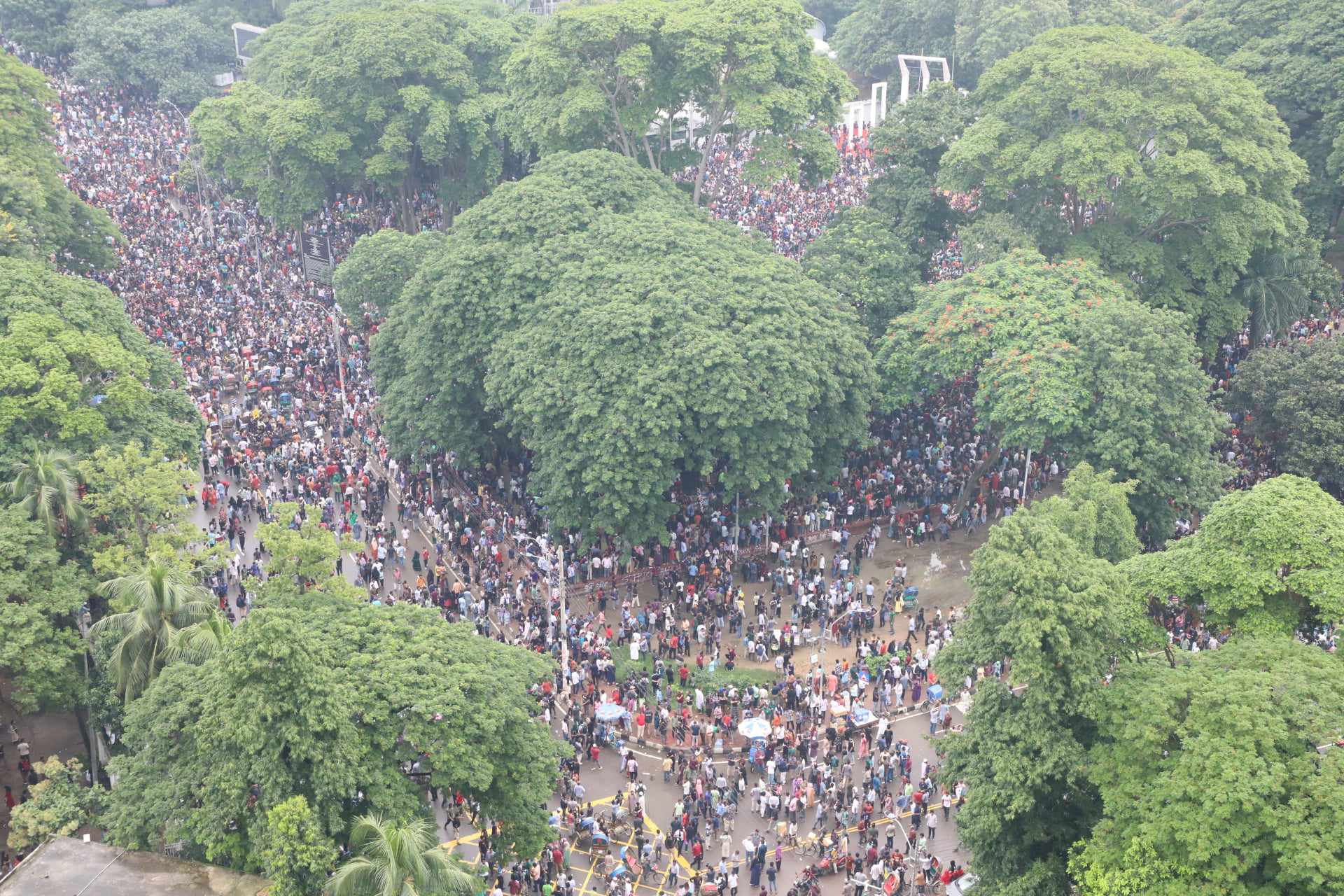 সব পথ মিশেছে শহীদ মিনারে