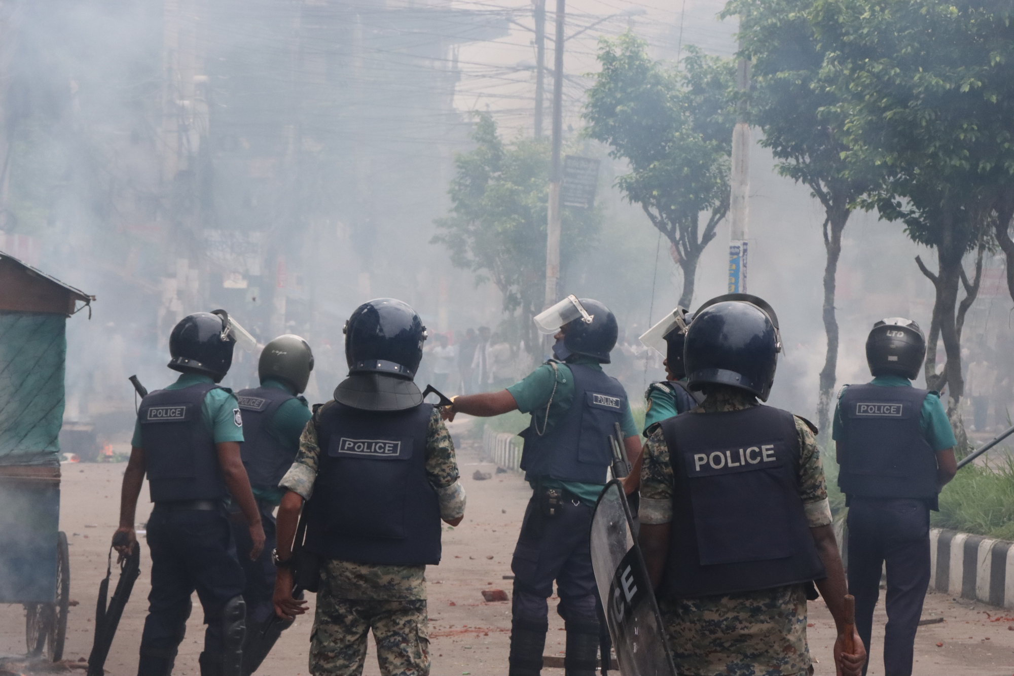 সারা দেশে ১৪ পুলিশ সদস্যসহ নিহত ৯৩