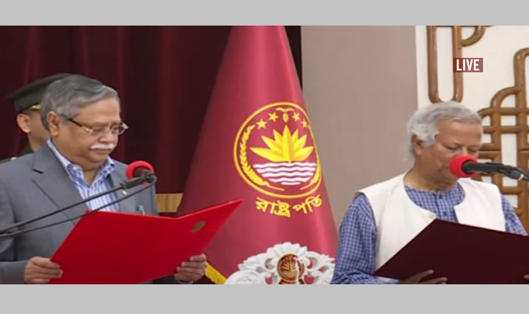 অন্তর্বর্তীকালীন সরকারের প্রধান উপদেষ্টা হিসেবে শপথ নিলেন ড. ইউনূস