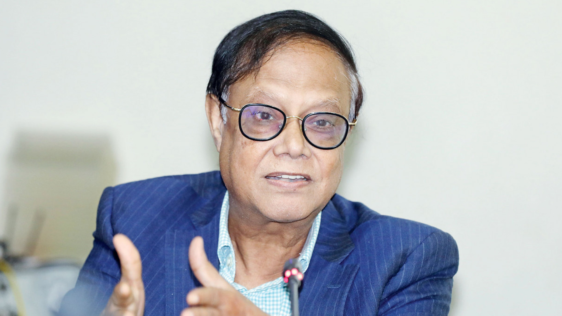 হাসিনার ঘনিষ্ঠ ধনকুবেররা ১৭ বিলিয়ন ডলার পাচার করেছে: গভর্নর