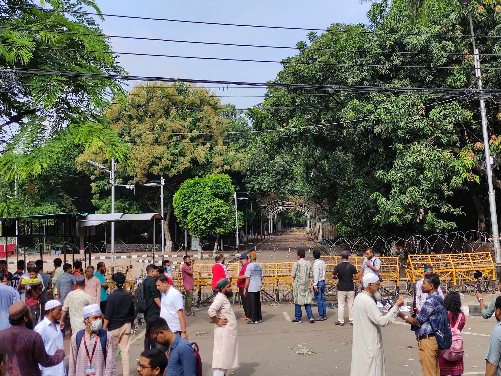 ধানমন্ডি ৩২: ১৬ জনকে পুলিশে সোপর্দ