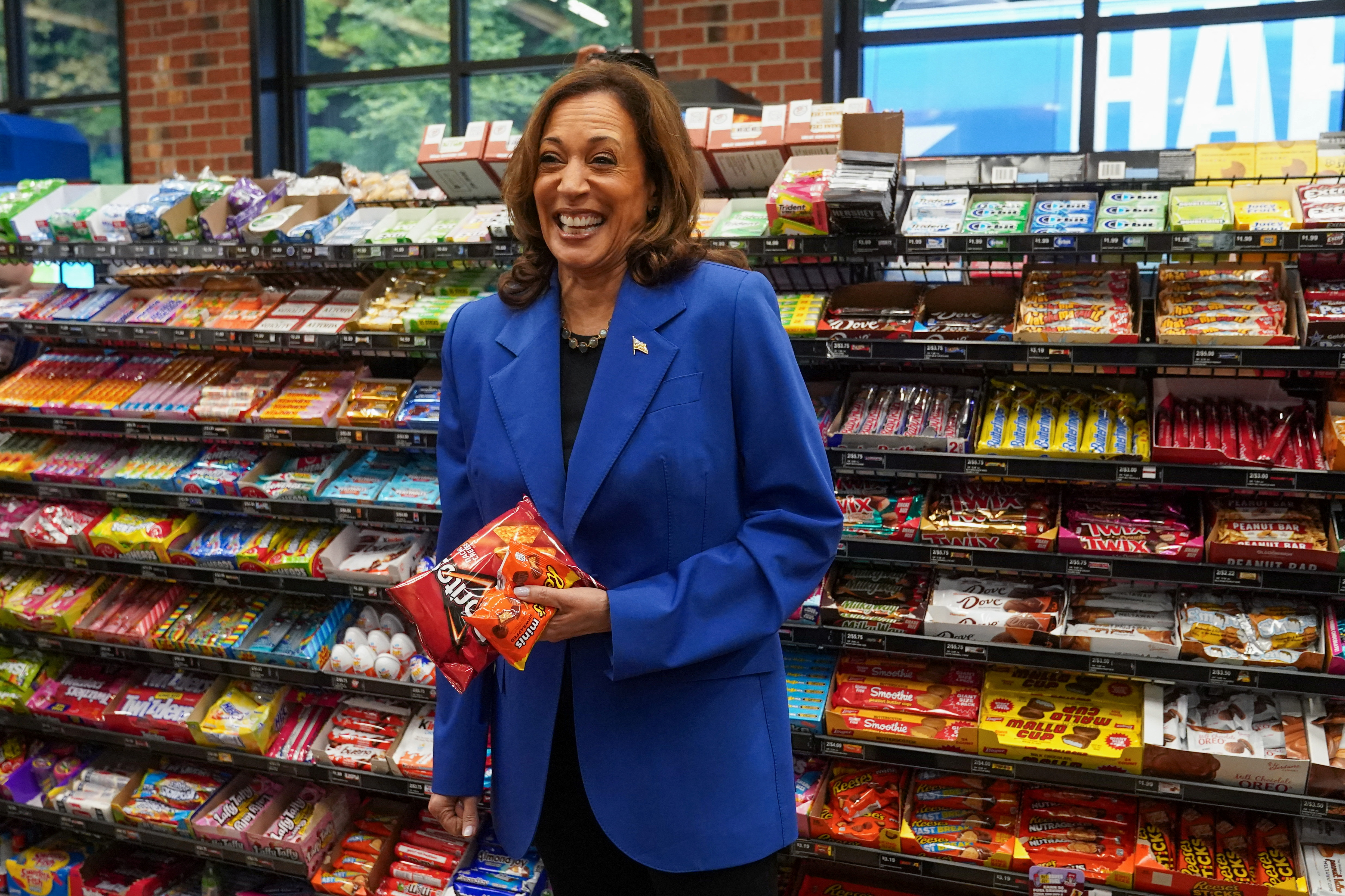 যারা অন্যকে ছোট করে রাজনীতি করে, তারা কাপুরুষ: কমলা হ্যারিস 