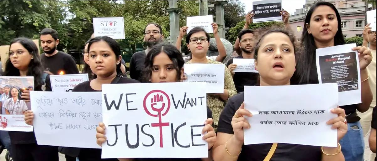 চলছে বিক্ষোভ, স্বাস্থ্য মন্ত্রণালয়ের সামনে রোগী দেখবেন এইমস চিকিৎসকেরা