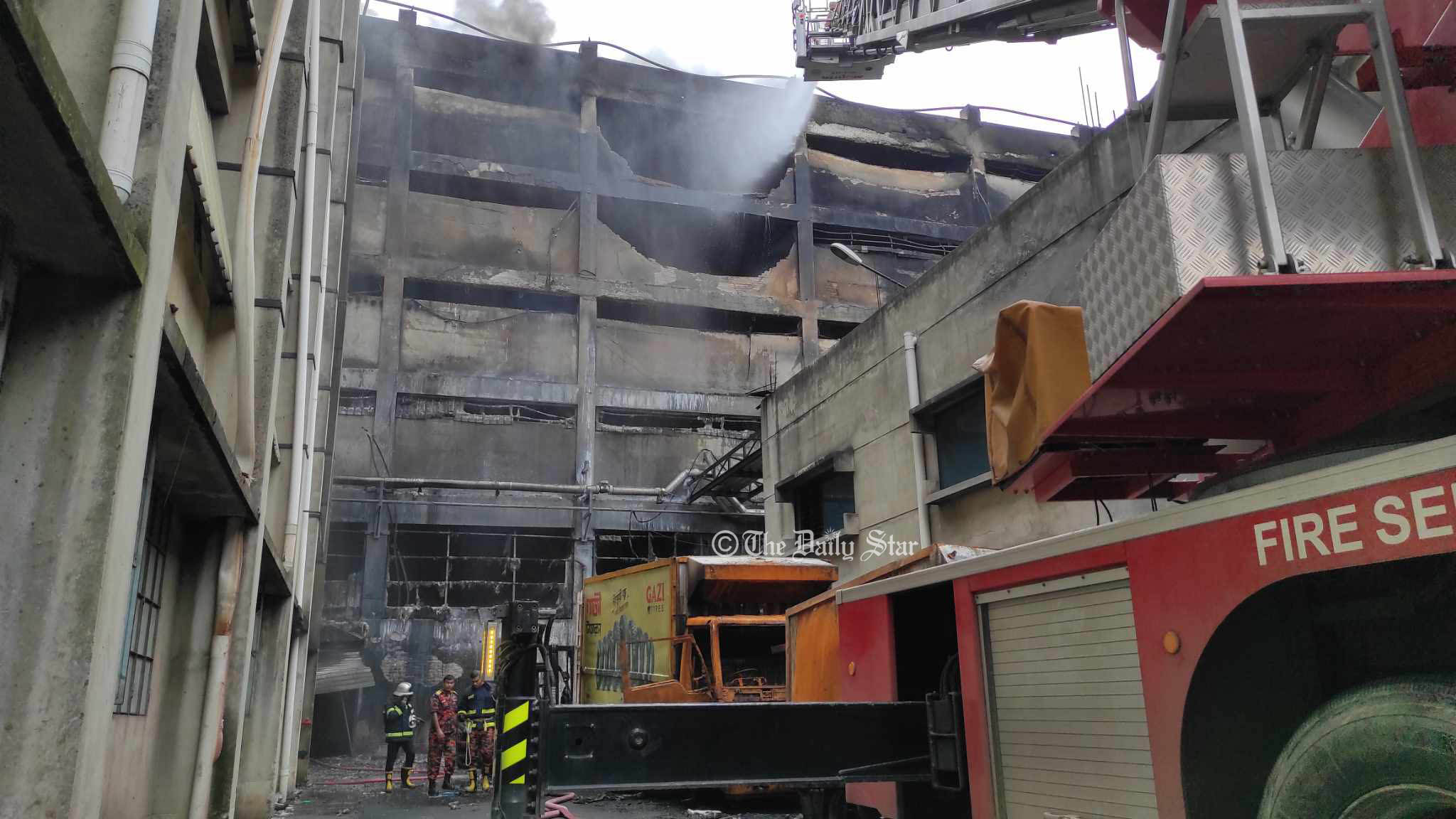 গাজী টায়ারসে আগুন: ১৭৪ জন নিখোঁজের তালিকা করেছে ফায়ার সার্ভিস