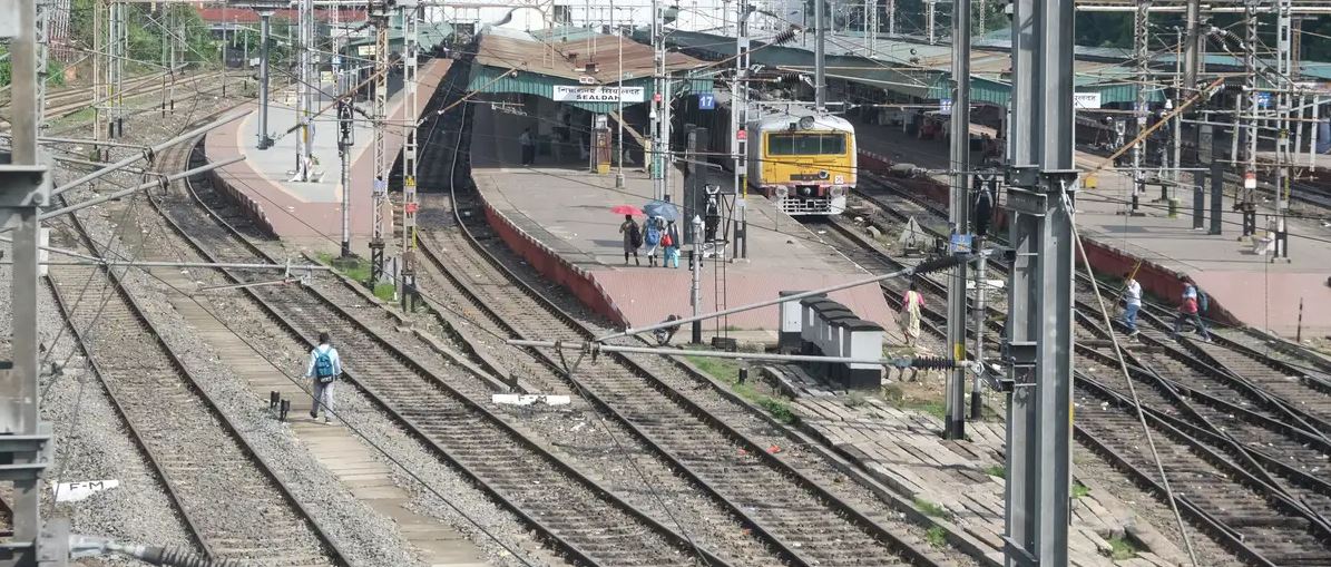 পশ্চিমবঙ্গে বিজেপির রেল অবরোধ, তৃণমূল সমর্থকদের সঙ্গে সংঘর্ষ