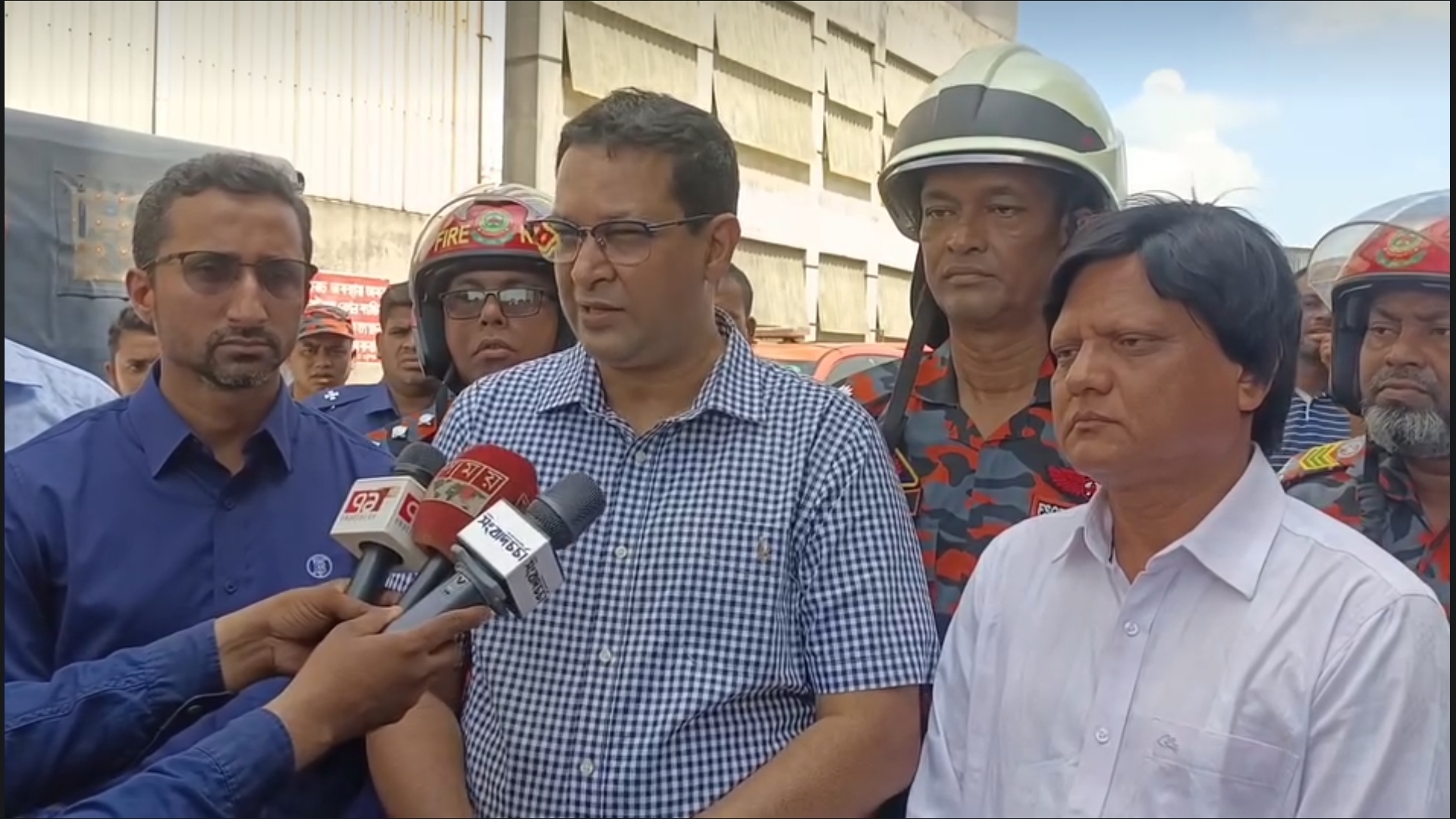 গাজী টায়ারসের ভবনে ঢুকে উদ্ধার অভিযান চালানো ‘খুবই বিপজ্জনক’: বুয়েট অধ্যাপক