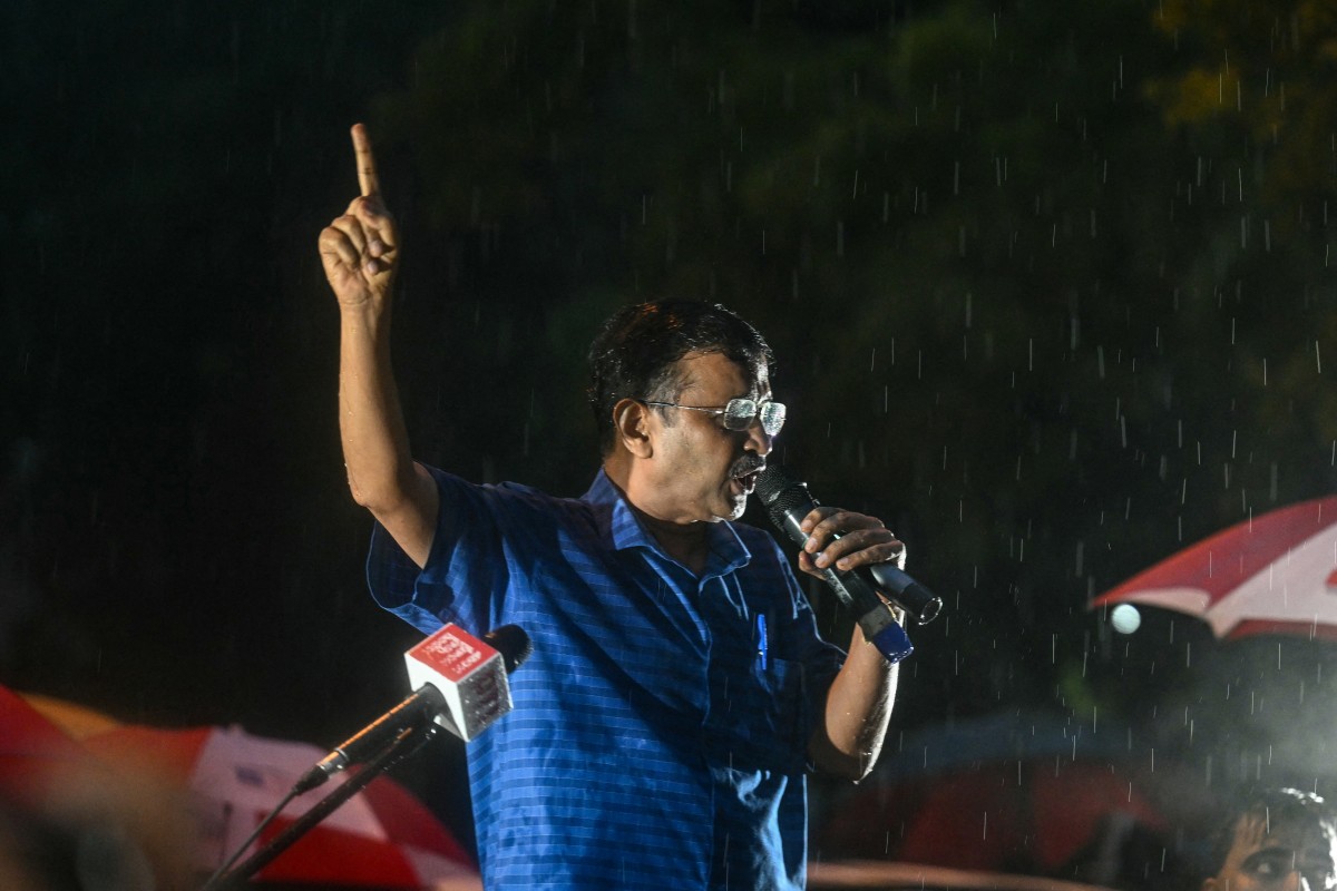 পদত্যাগ করে দিল্লিতে আগাম নির্বাচনের দাবি জানাবেন কেজরিওয়াল
