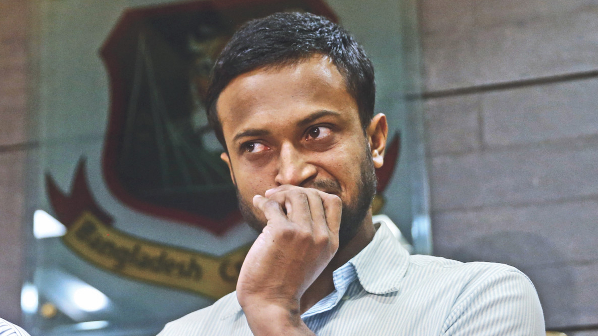 সাকিব ও তার স্ত্রীর ব্যাংক হিসাবের তথ্য তলব