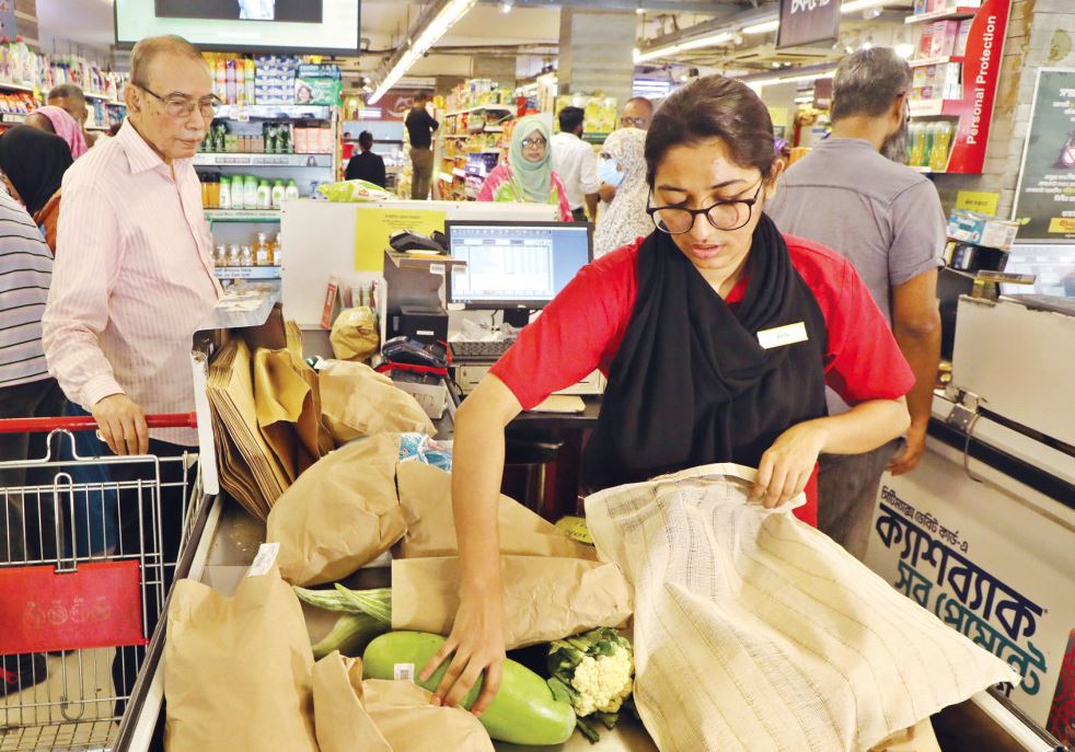 পলিব্যাগ নিষিদ্ধ করায় পরিবেশবান্ধব ব্যাগ ব্যবসায়ীদের সুদিন