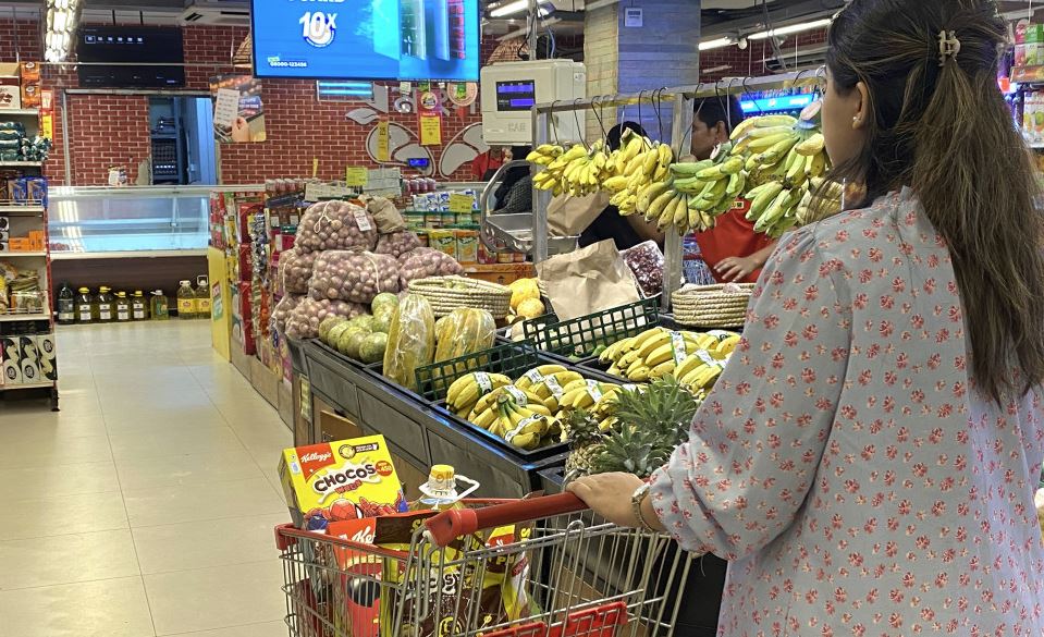 ‘আগে কিনতেন ৫ কেজি, এখন ১ কেজি’