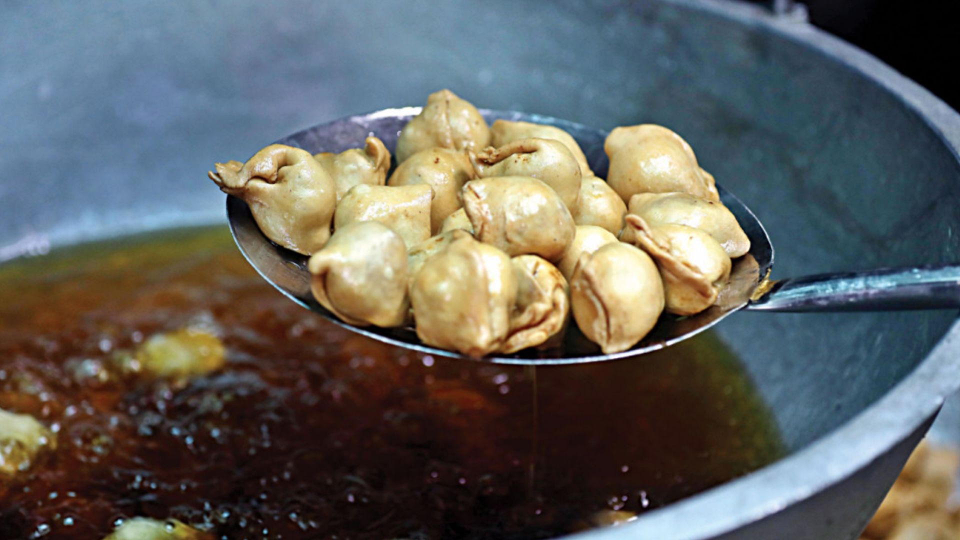 শিঙাড়ায় বাদাম পছন্দ নাকি নয়?