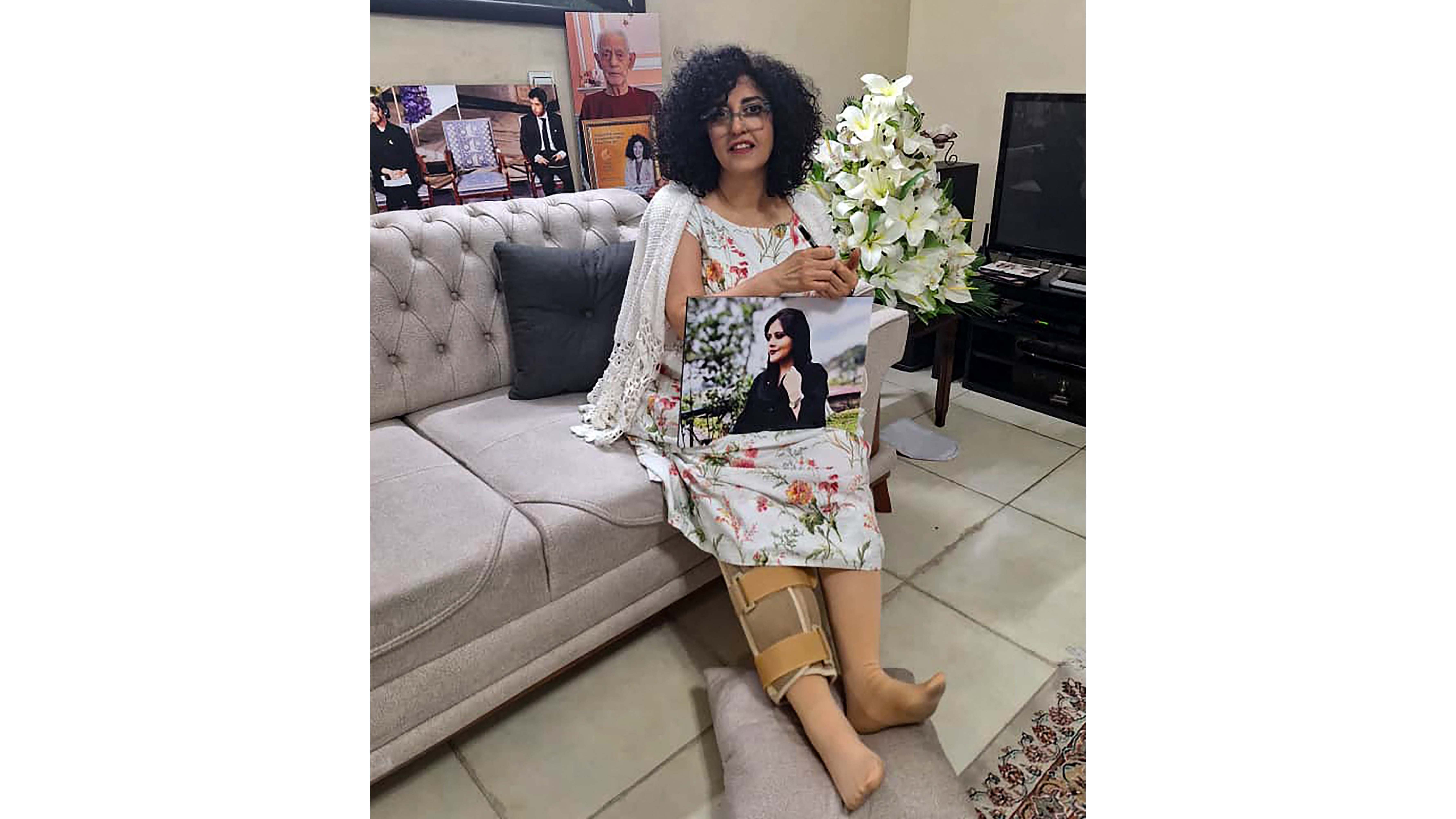 চিকিৎসার জন্য সাময়িক মুক্তি পেলেন ইরানের নোবেলজয়ী নার্গিস