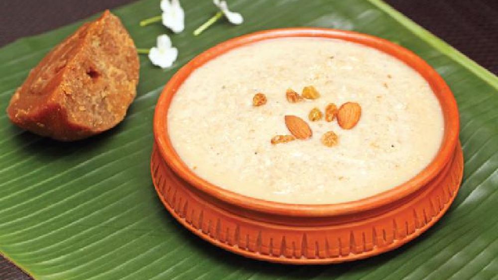 সহজেই রেঁধে ফেলুন শীত স্পেশাল খেজুর গুড়ের পায়েস