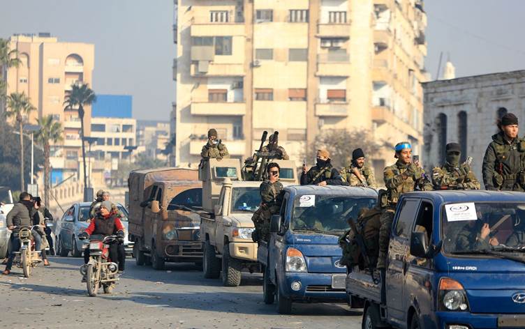 দামেস্কের পথে বিদ্রোহীরা, সিরিয়া থেকে সামরিক কর্মকর্তাদের সরিয়ে নিচ্ছে ইরান